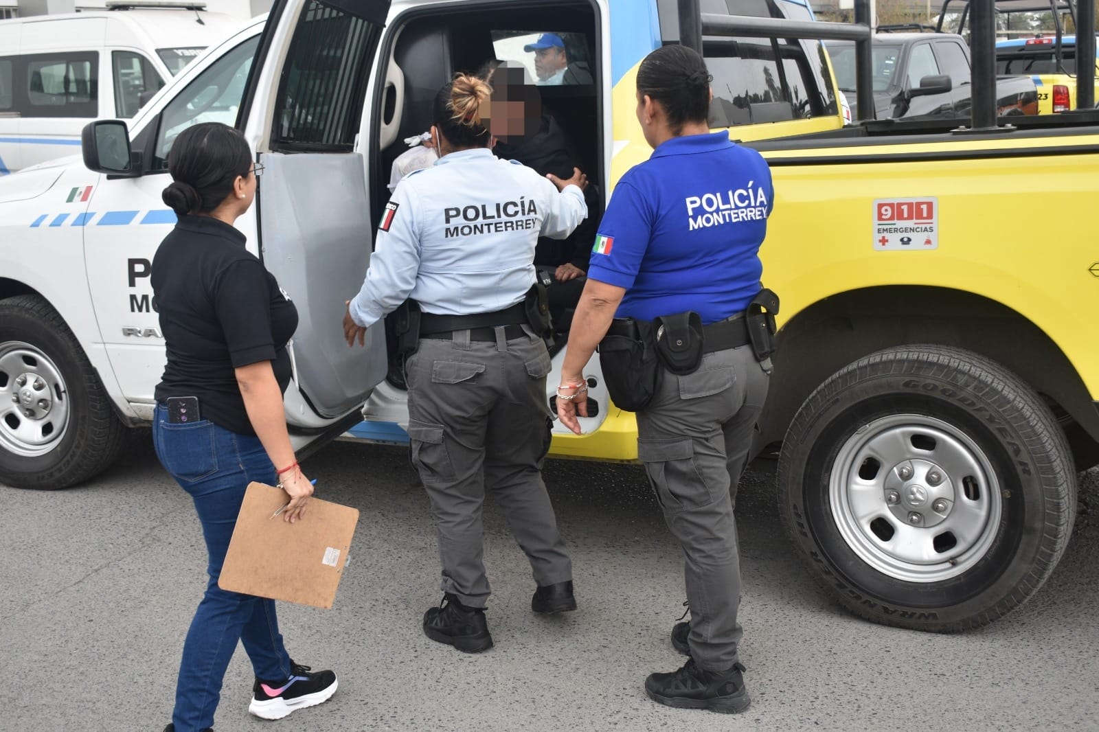 Policías de Monterrey localizan a niñas extraviadas