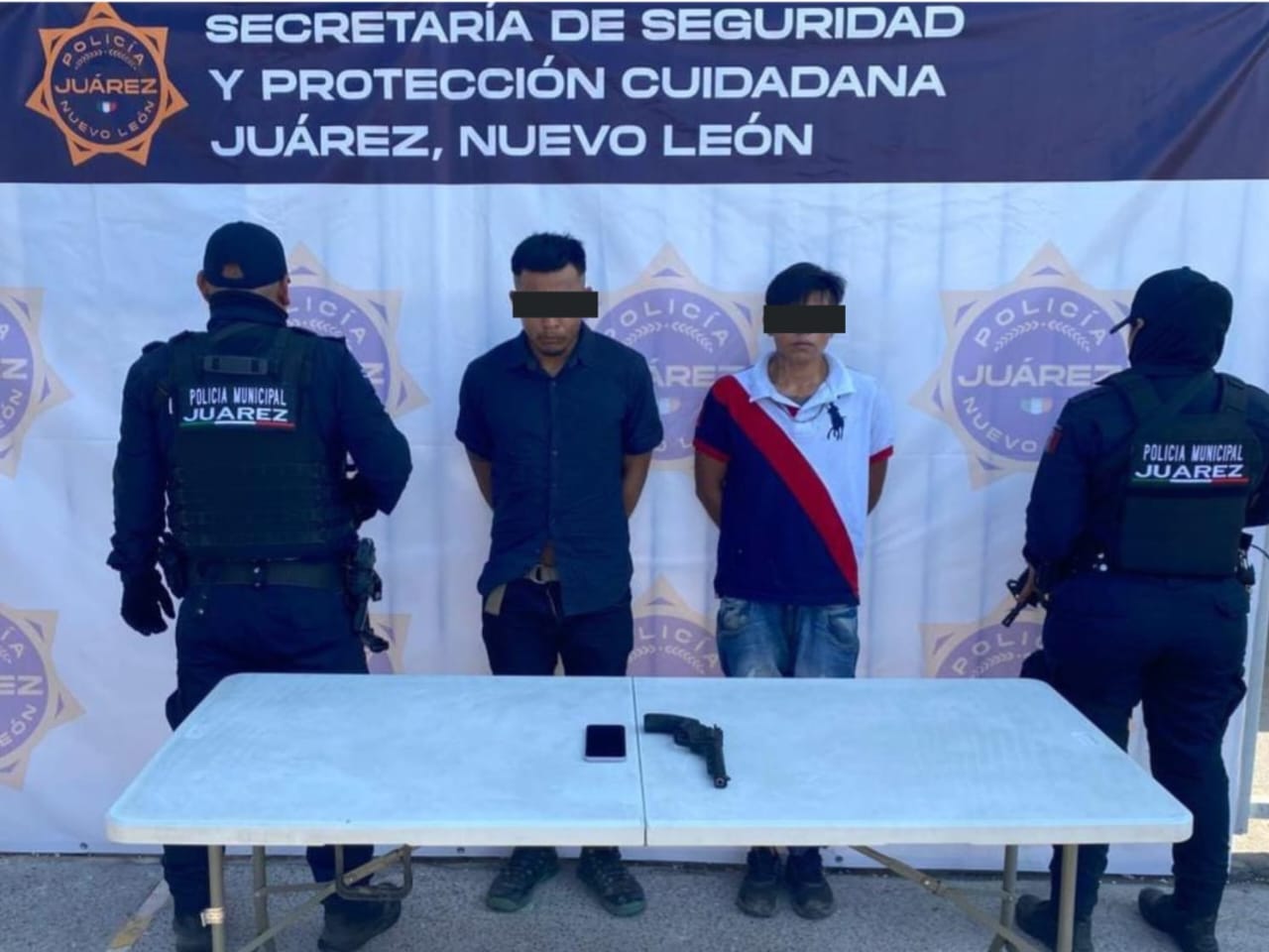 Secretaría de Seguridad de Juárez detiene a hombres que tripulaban vehículo con reporte de robo