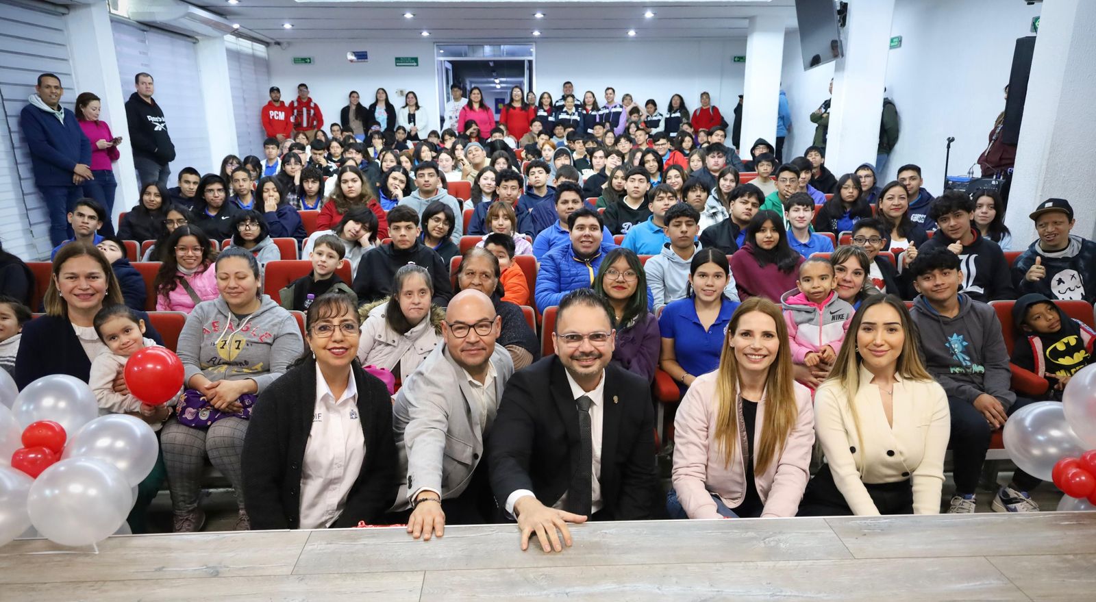 Unen corazones DIF Monterrey y Preparatoria 15 Madero por la inclusión