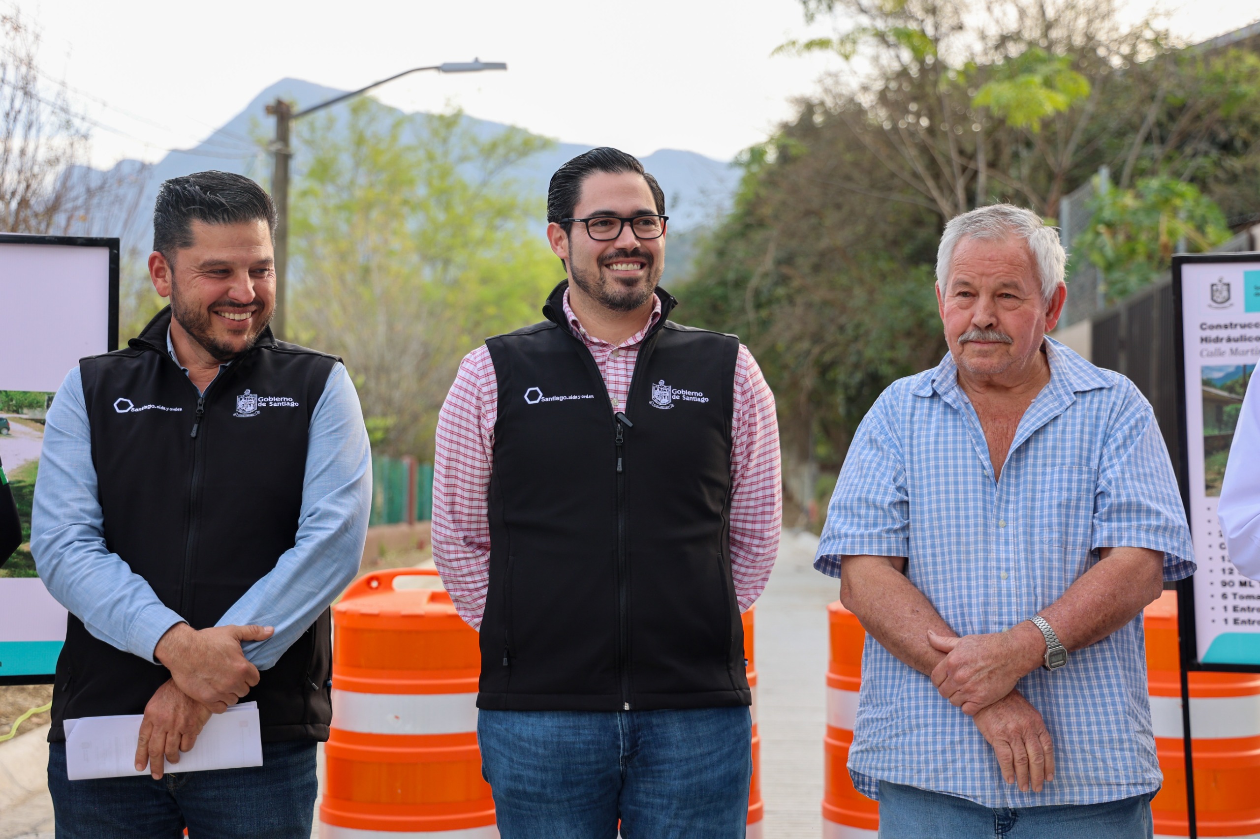 Entrega David de la Peña la pavimentación de dos calles en Los Fierros