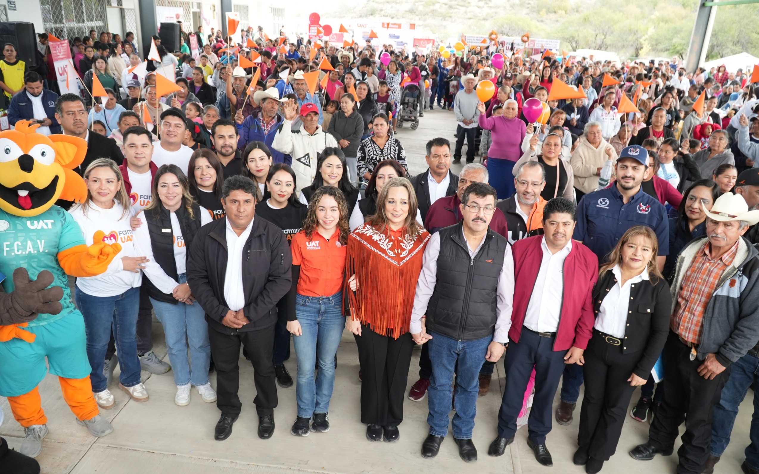 Dámaso Anaya, Rector de la UAT inaugura las jornadas “Abrigando Corazones”