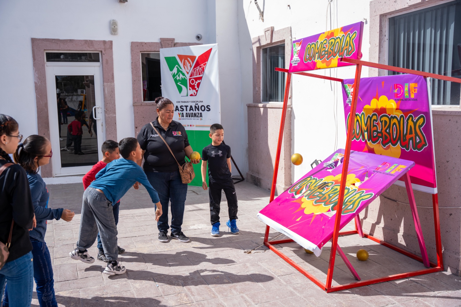 Celebra Yesica Sifuentes día de la familia con gran rodada en Castaños