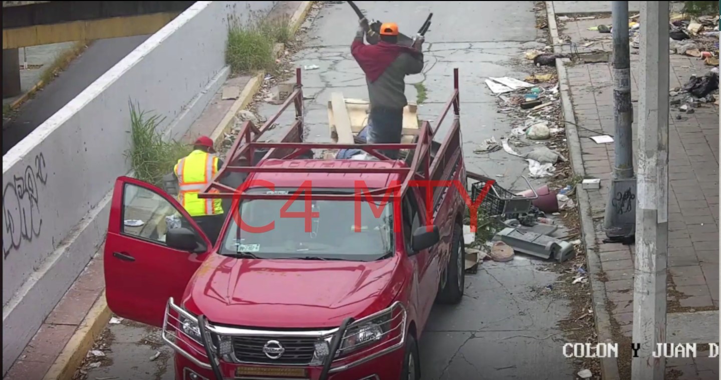 Llama Adrián de la Garza a no tirar basura, detienen a individuos por arrojar residuos en la vía pública Llama Adrián de la Garza a no tirar basura, detienen a individuos por arrojar residuos en la vía pública