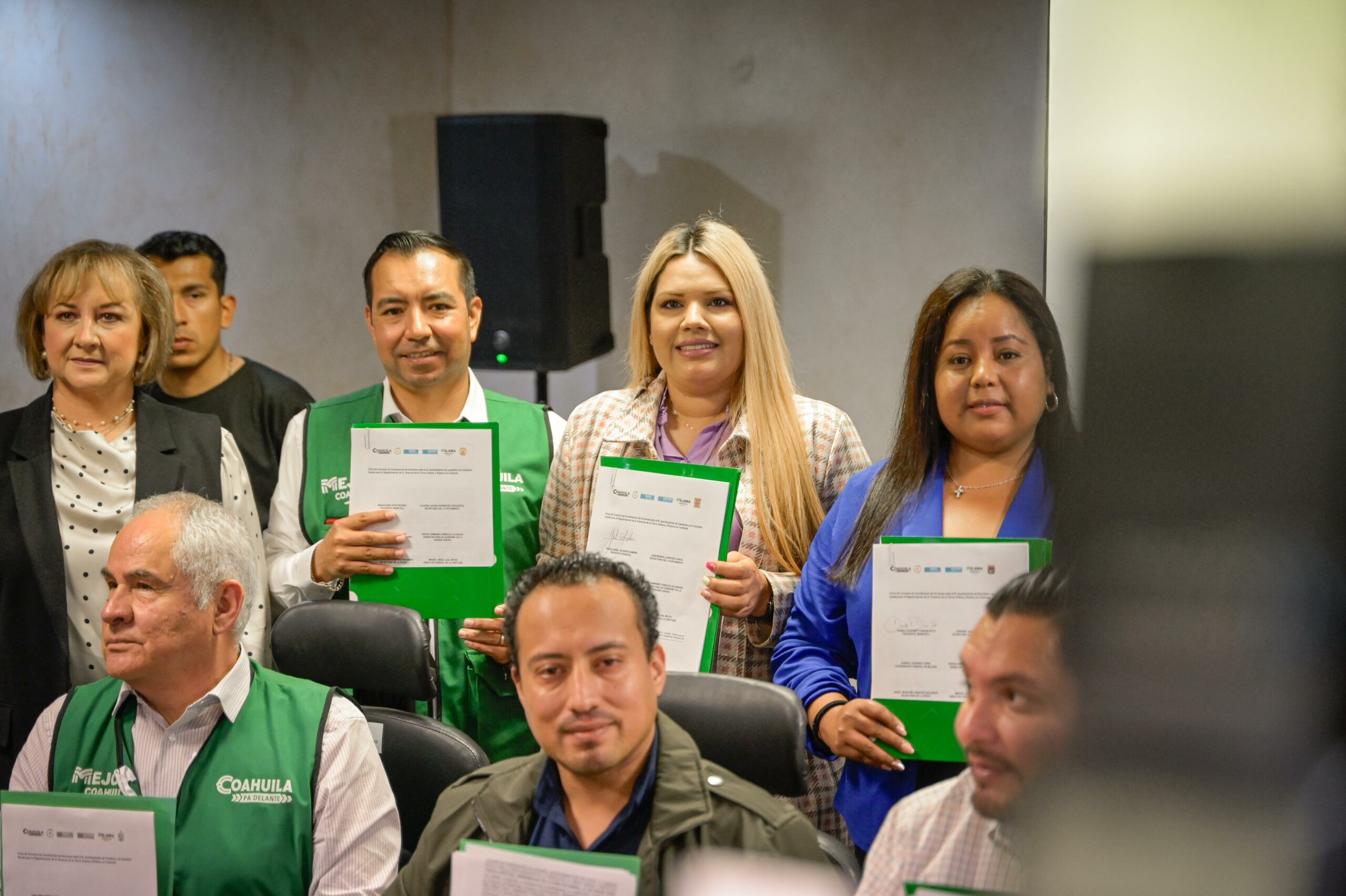 Firma Yesica Sifuentes convenio de coordinación con Mejora Coahuila y Cerrturc