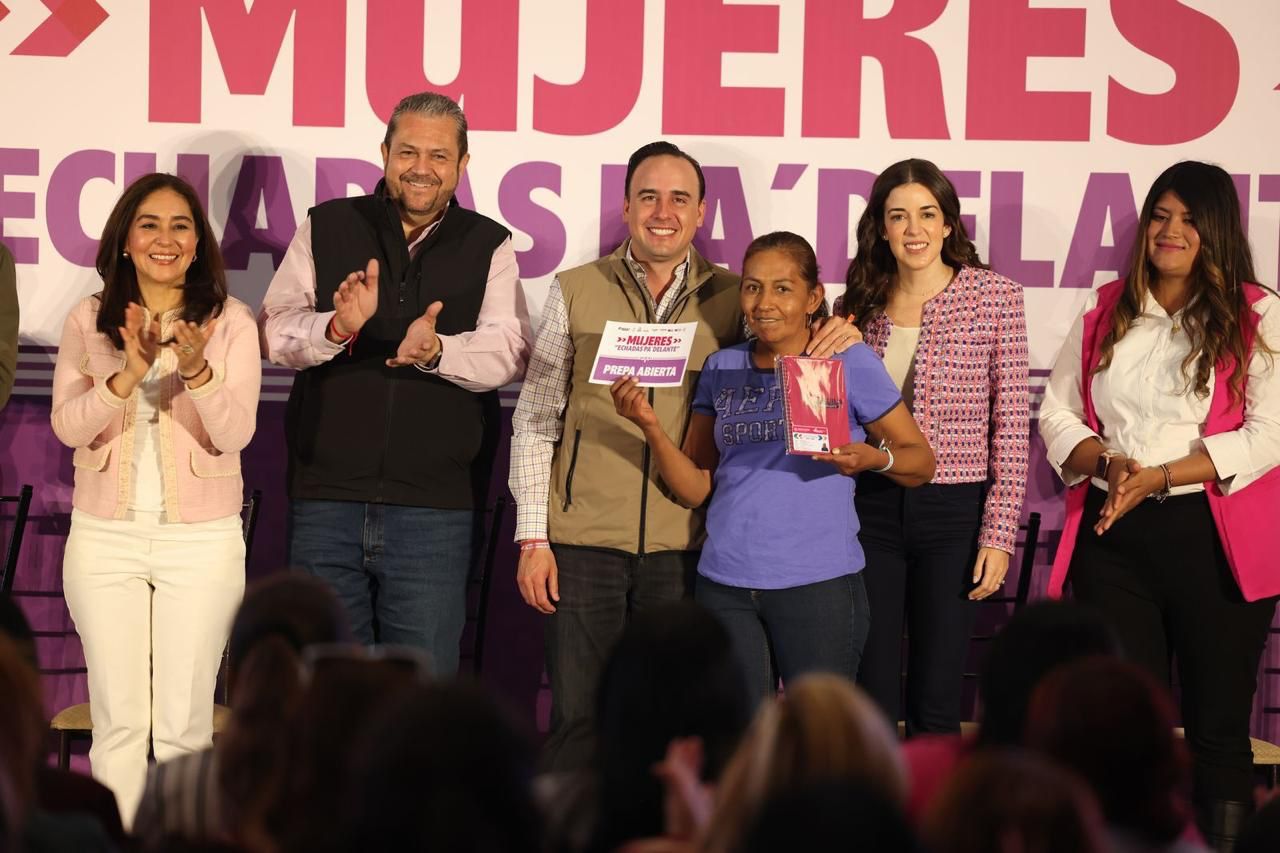 Arrancan Paola y Manolo gran programa de Prepa para las mujeres de Coahuila