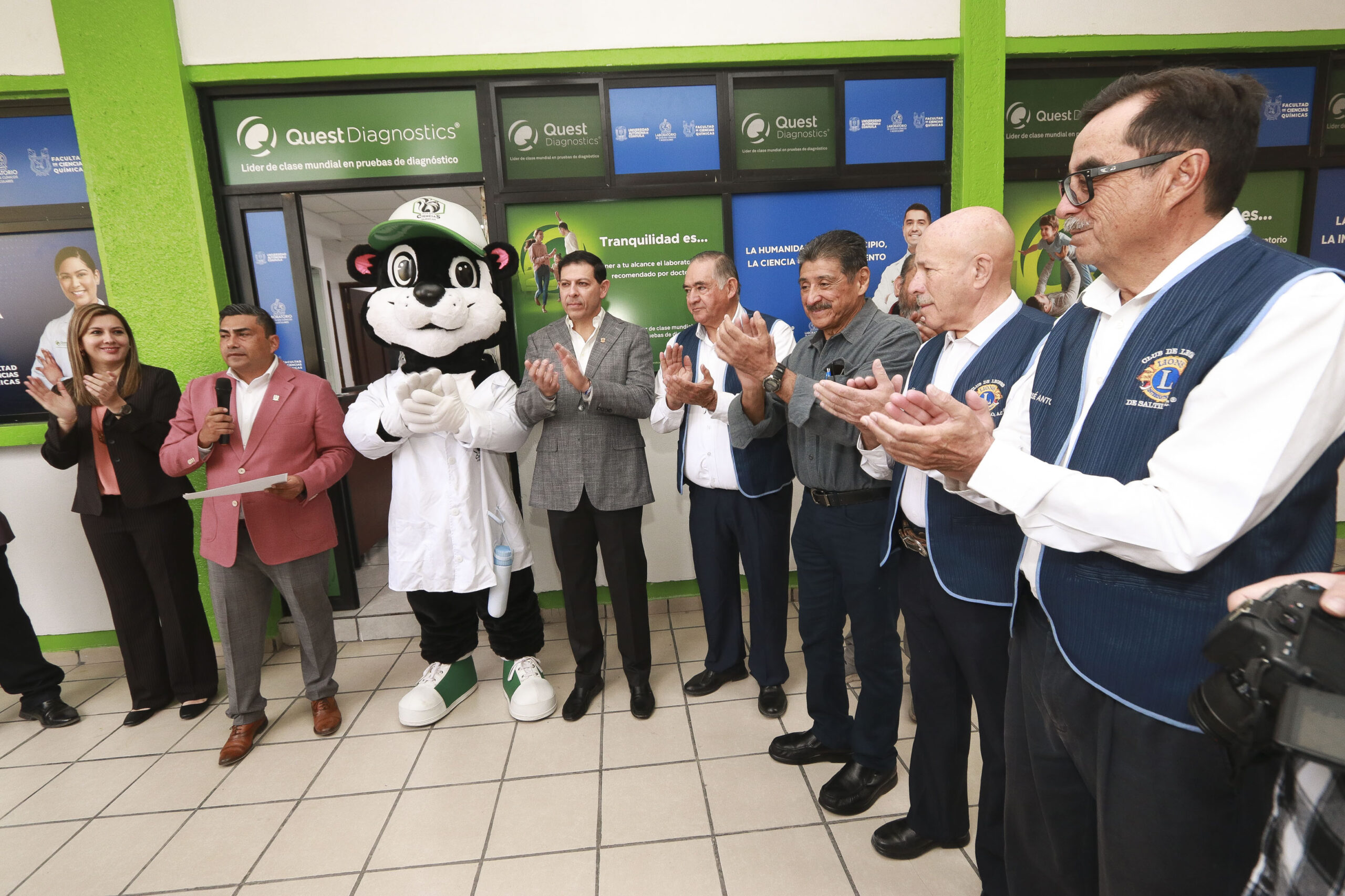 Inaugura Octavio Pimentel en la Facultad de Ciencias Químicas de la UAdeC el laboratorio de análisis clínicos y moleculares y el área de descanso para estudiantes