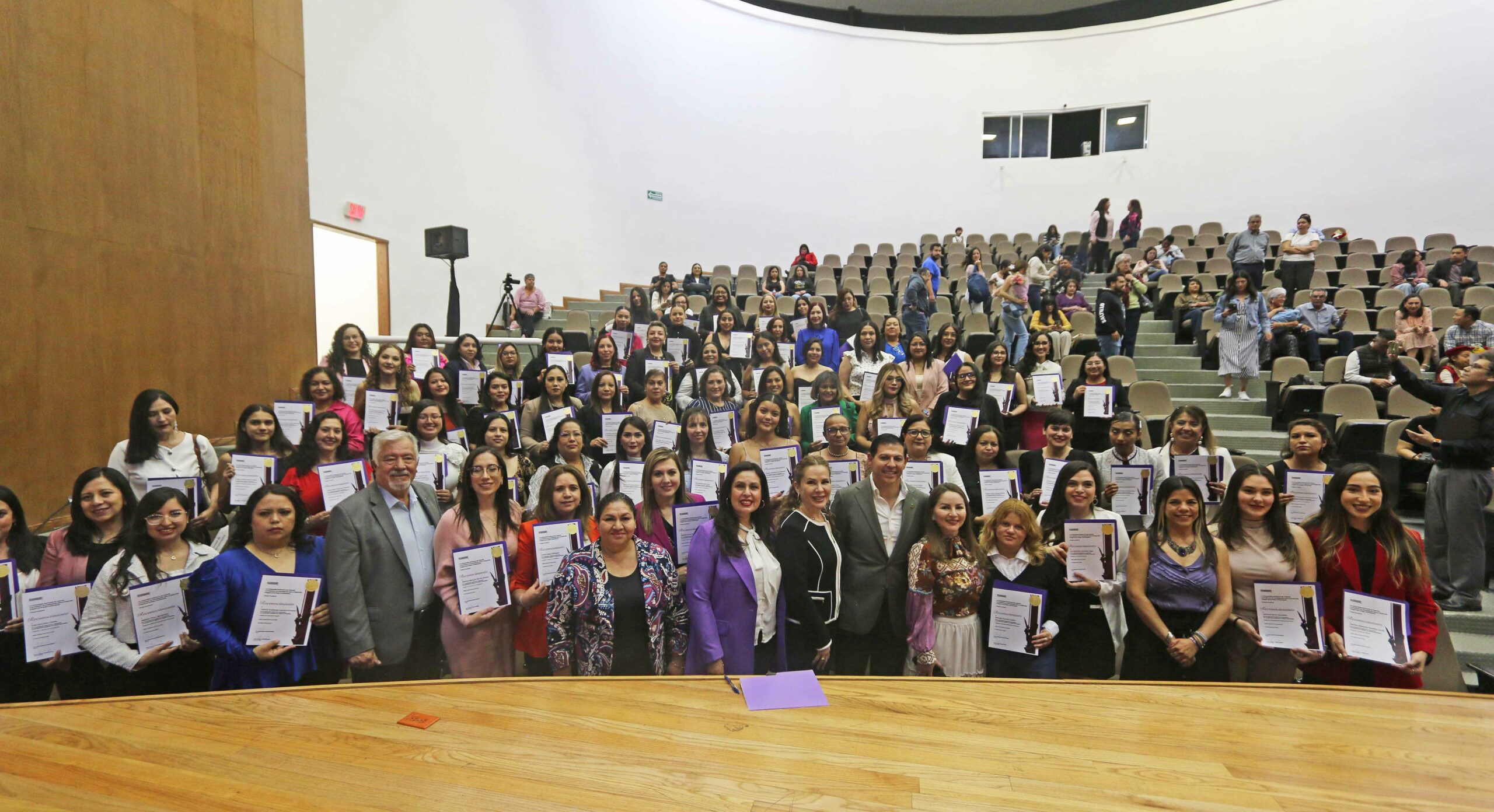 Entrega UAdeC 92 Reconocimientos a la Mujer Universitaria 2024-2025 Entrega UAdeC 92 Reconocimientos a la Mujer Universitaria 2024-2025