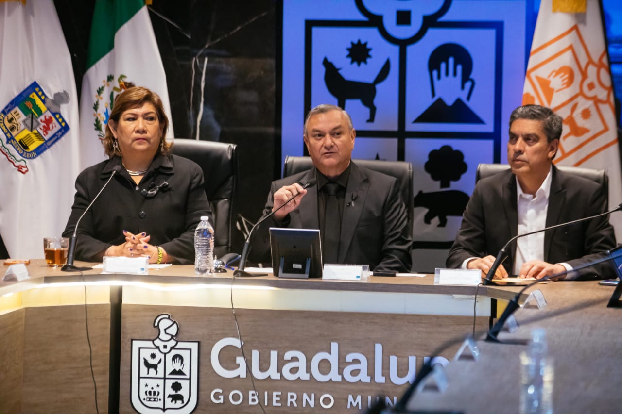 Incrementa Héctor García apoyos a familias de policías caídos de Guadalupe