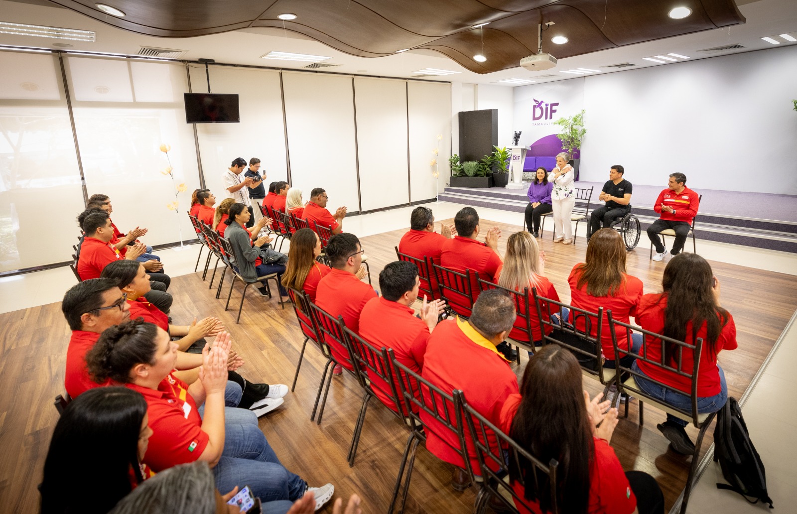 Atestigua María de Villarreal entrega de donativo de la campaña de redondeo de Oxxo en Tamaulipas Atestigua María de Villarreal entrega de donativo de la campaña de redondeo de Oxxo en Tamaulipas