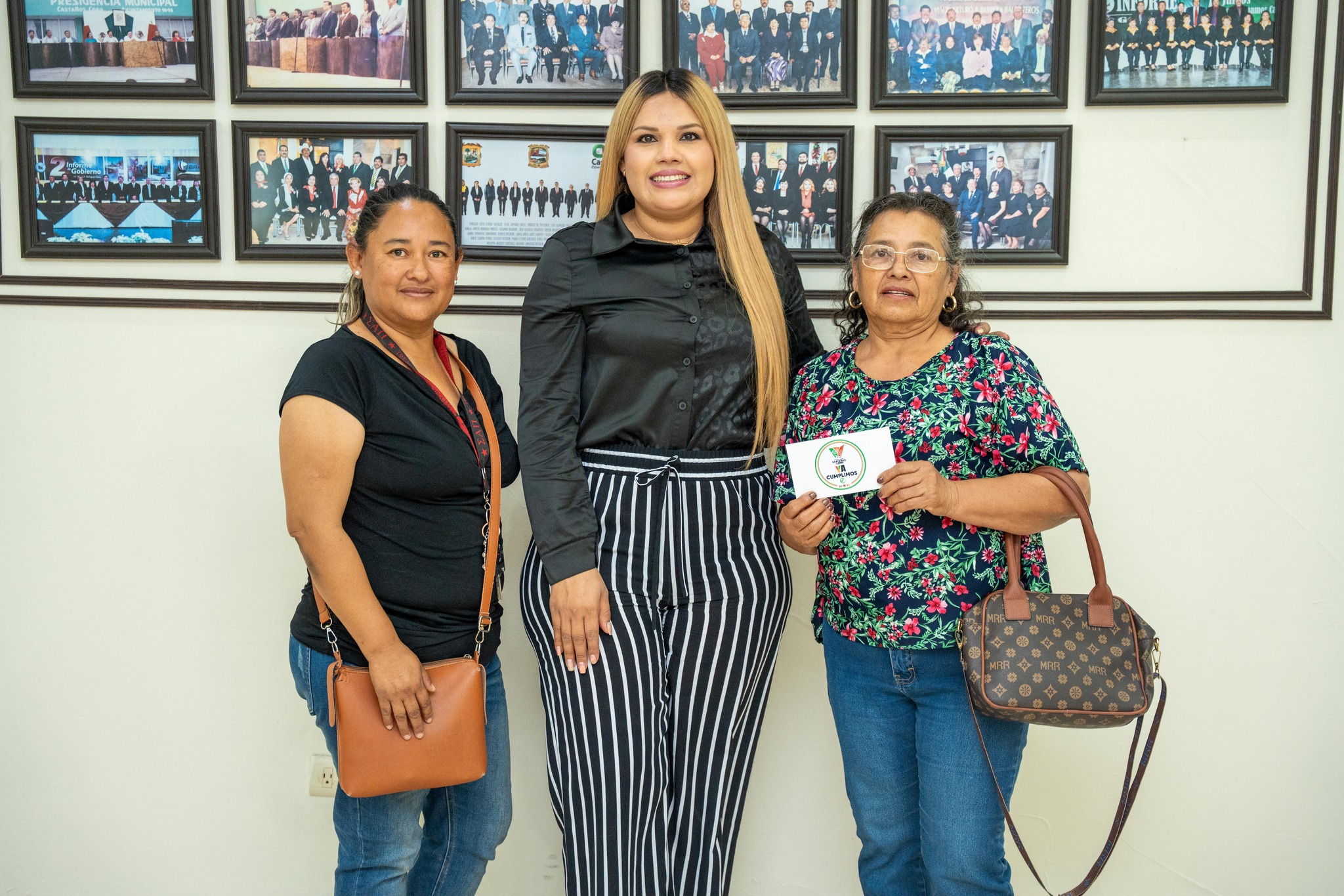 Entrega Yesica Sifuentes apoyo para bomba de agua del Ejido Acambaro Entrega Yesica Sifuentes apoyo para bomba de agua del Ejido Acambaro