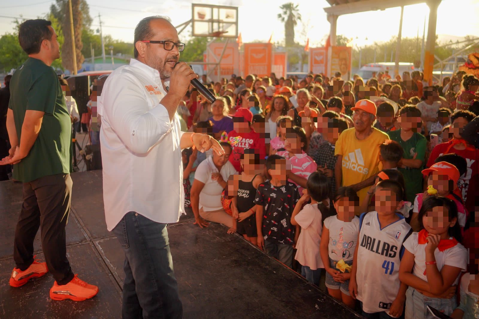 Festeja a los más pequeños del hogar:Omar Castañeda Festeja a los más pequeños del hogar:Omar Castañeda