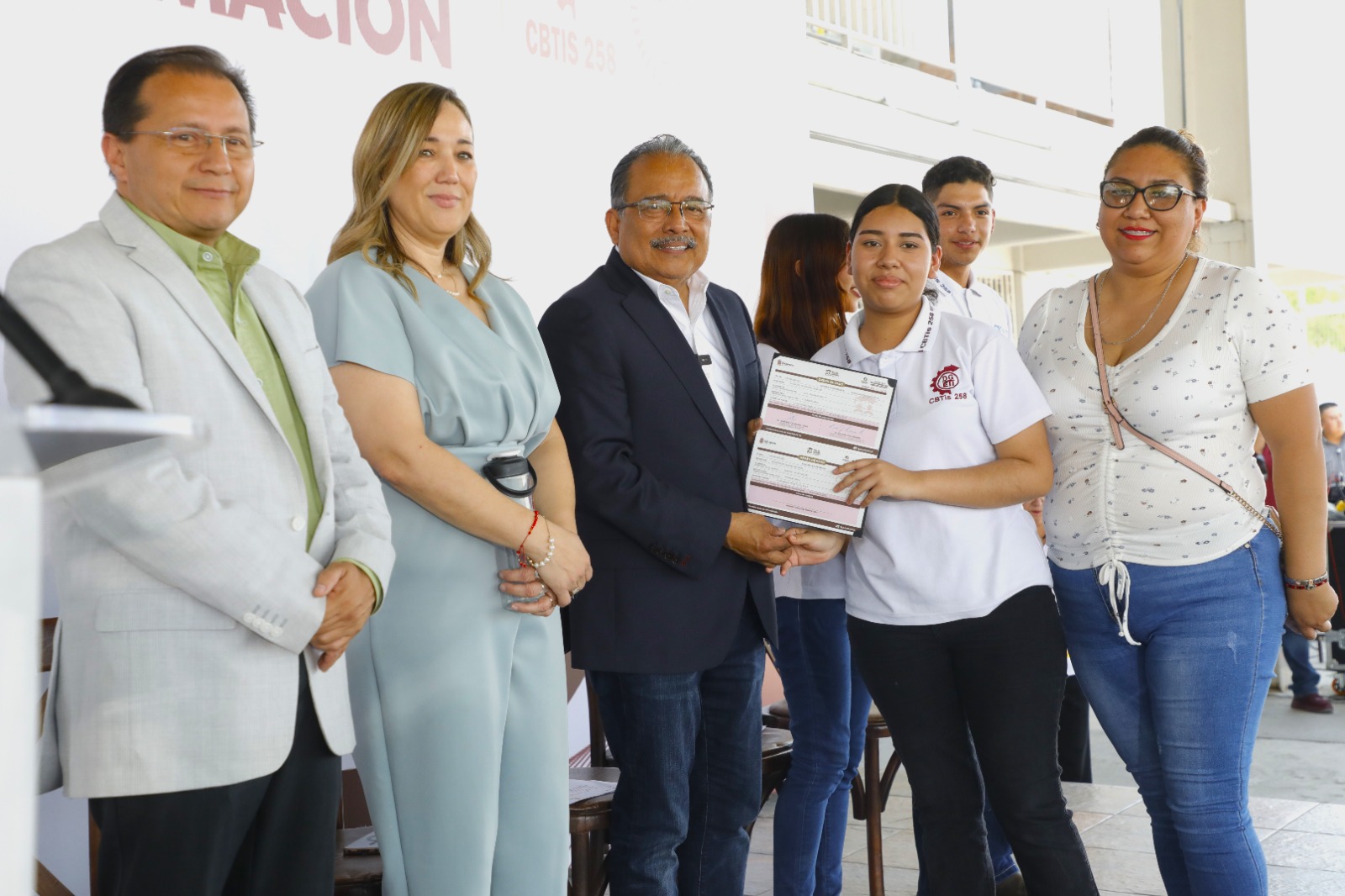 Se suman jóvenes del CBTIS #258 a “Becarios de la Transformación” Se suman jóvenes del CBTIS #258 a “Becarios de la Transformación”