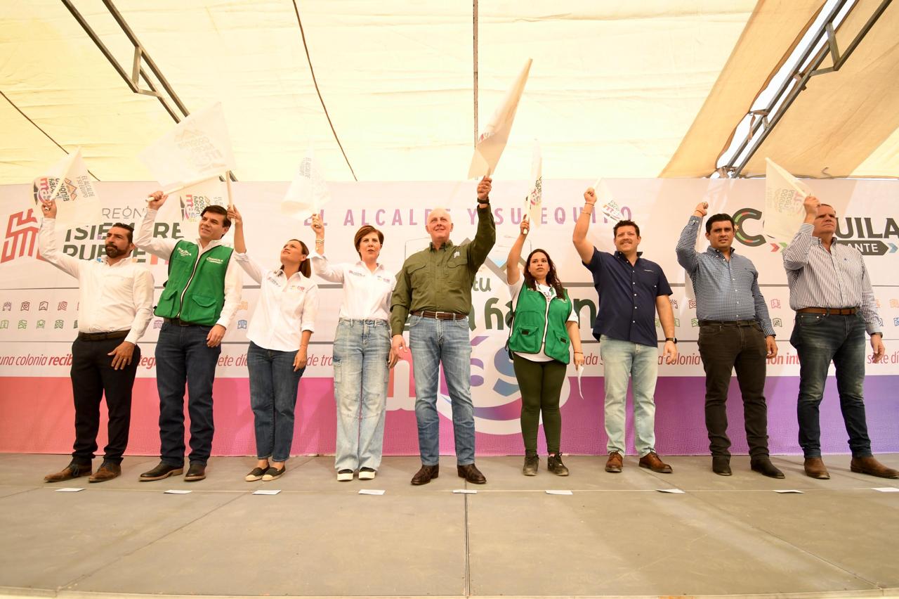 Román Cepeda lleva la brigada municipal a la colonia Braulio Fernández Aguirre y anuncia construcción de techumbre Román Cepeda lleva la brigada municipal a la colonia Braulio Fernández Aguirre y anuncia construcción de techumbre