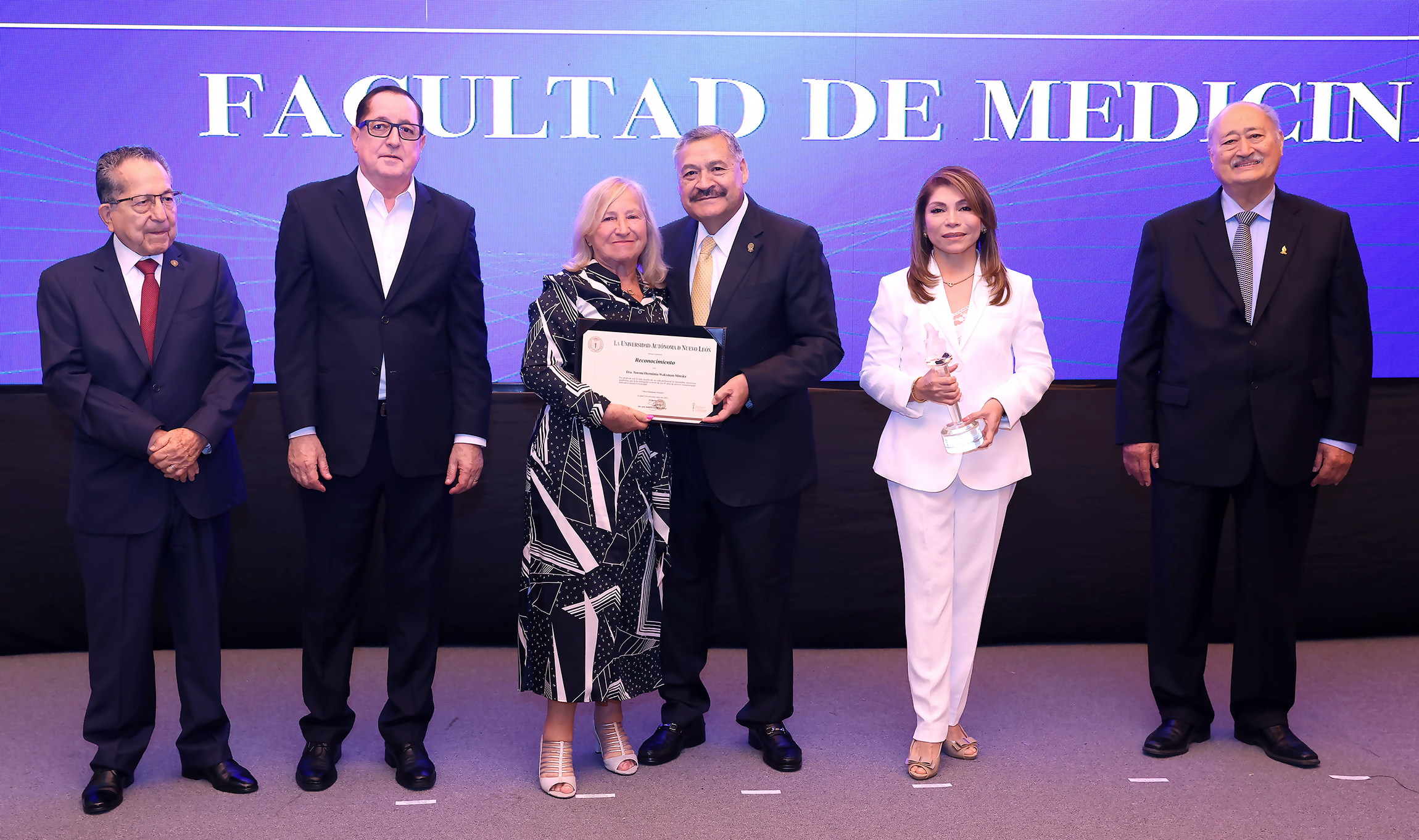 Reconoce UANL a docentes con una trayectoria ejemplar Reconoce UANL a docentes con una trayectoria ejemplar