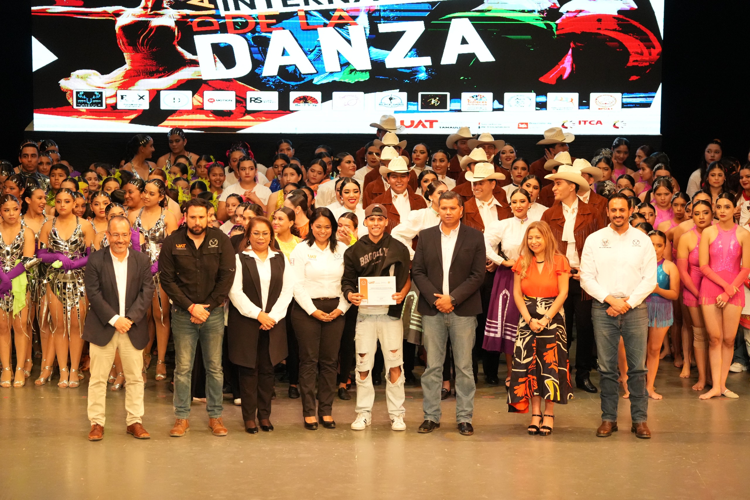 Presenta la UAT su talento artístico en el Día de Internacional de la Danza Presenta la UAT su talento artístico en el Día de Internacional de la Danza