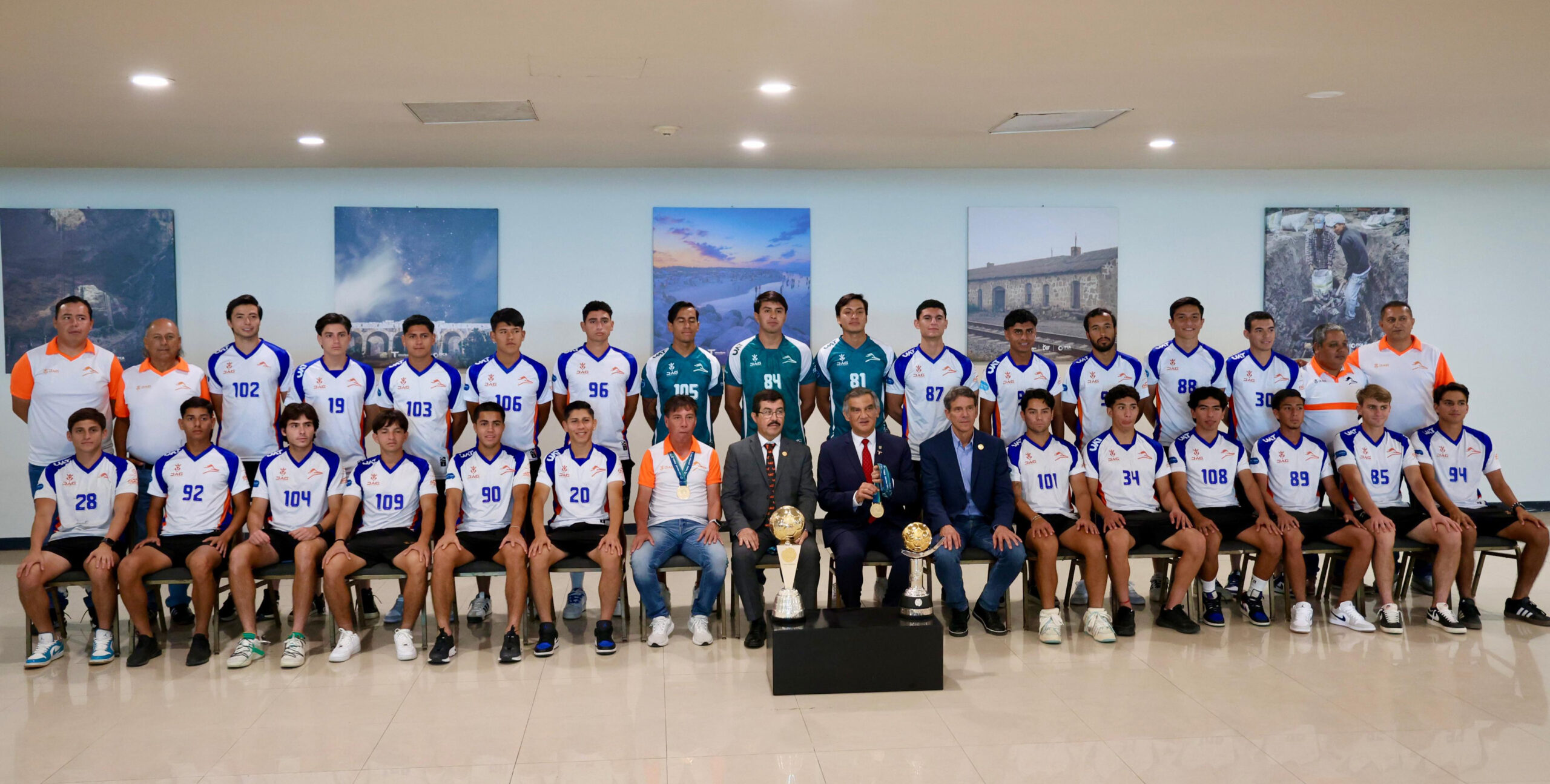 Felicita Américo Villarreal a Correcaminos Premier por poner en alto a Tamaulipas y a la UAT Felicita Américo Villarreal a Correcaminos Premier por poner en alto a Tamaulipas y a la UAT