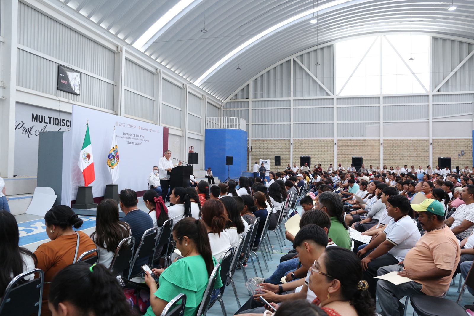 Atestigua Américo Villarreal entrega de becas y destaca apoyo de la presidenta Claudia Atestigua Américo Villarreal entrega de becas y destaca apoyo de la presidenta Claudia
