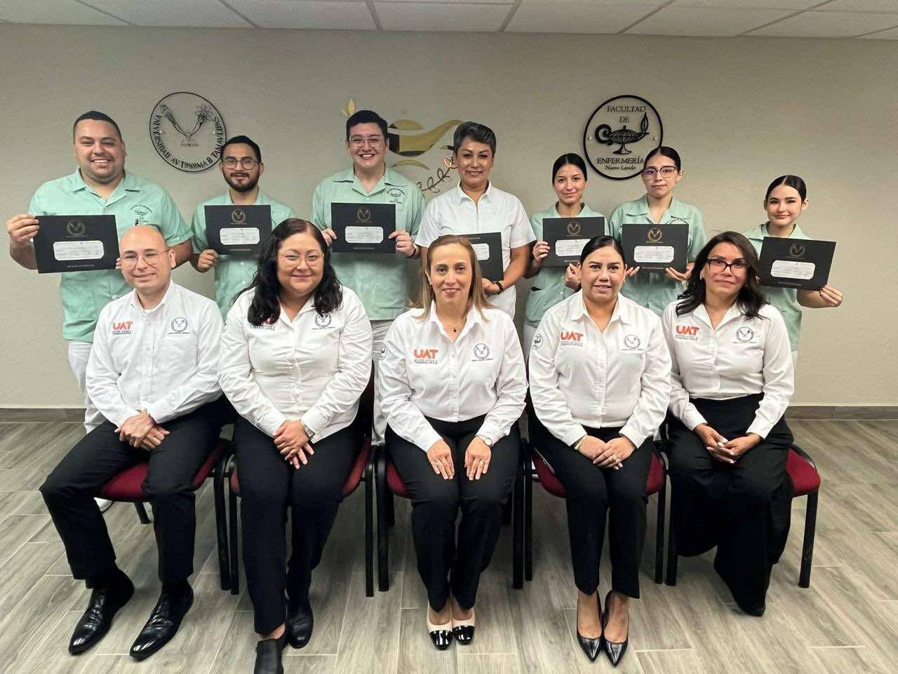 Entrega la UAT becas de excelencia y labor humanista a sus estudiantes Entrega la UAT becas de excelencia y labor humanista a sus estudiantes