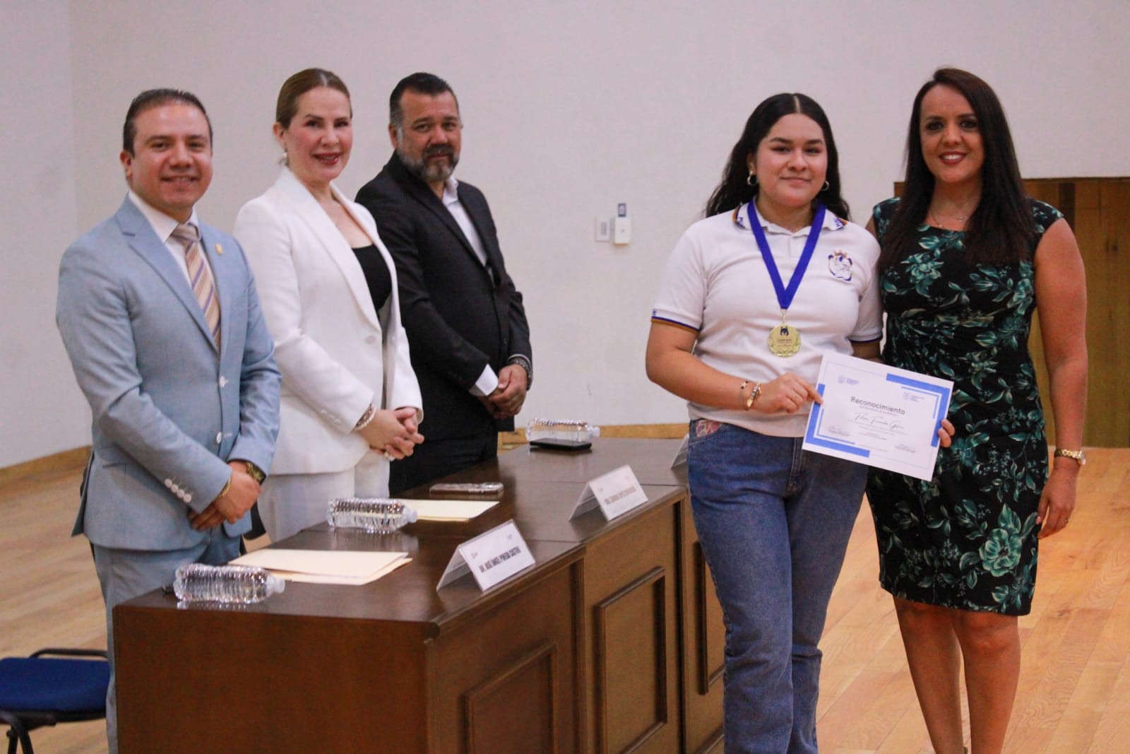 Entrega UAdeC Unidad Laguna Medalla a la Excelencia y Reconocimiento a Alumnos Destacados Entrega UAdeC Unidad Laguna Medalla a la Excelencia y Reconocimiento a Alumnos Destacados