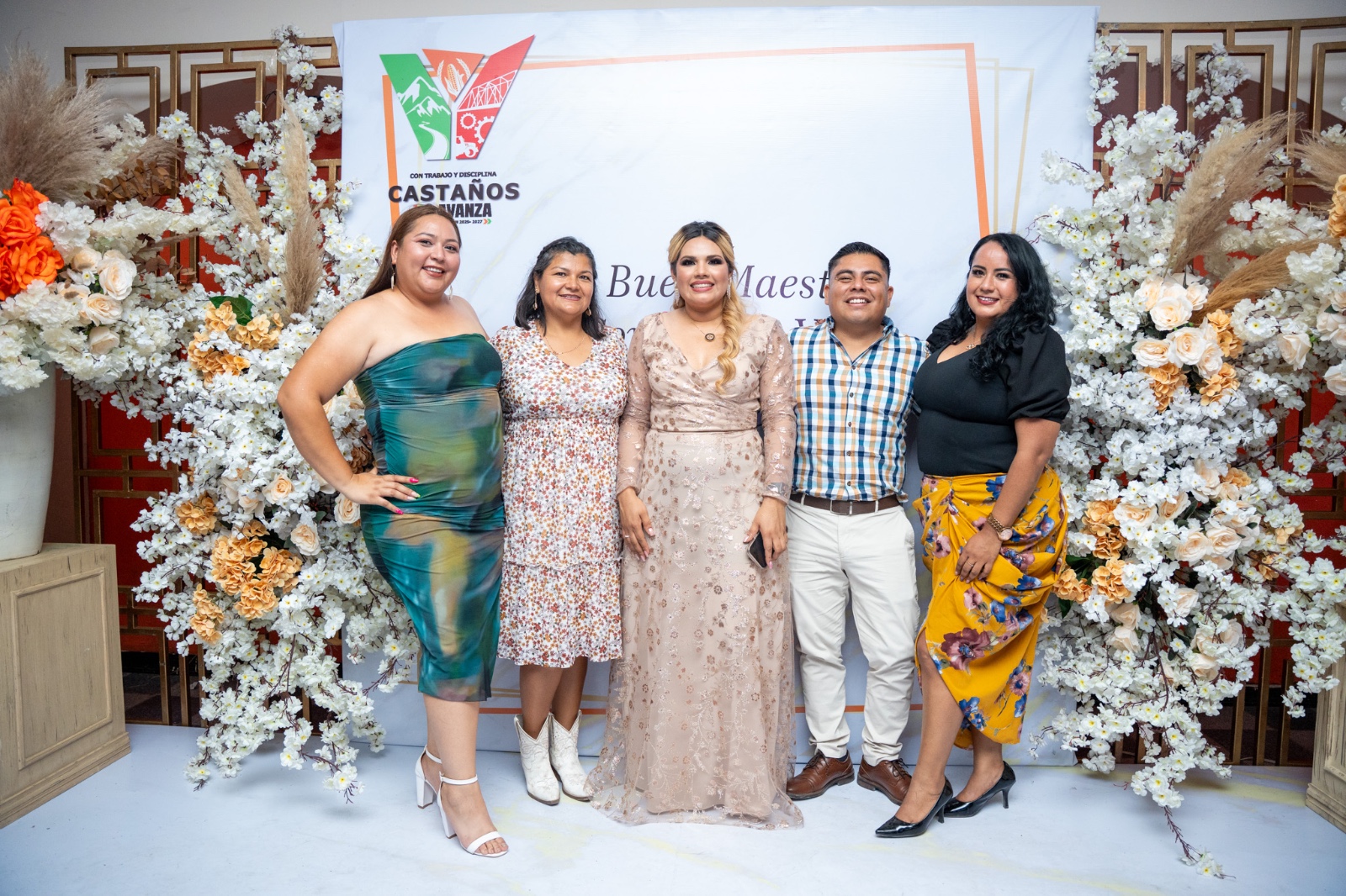 Celebra Yesica Sifuentes a los maestros de Castaños