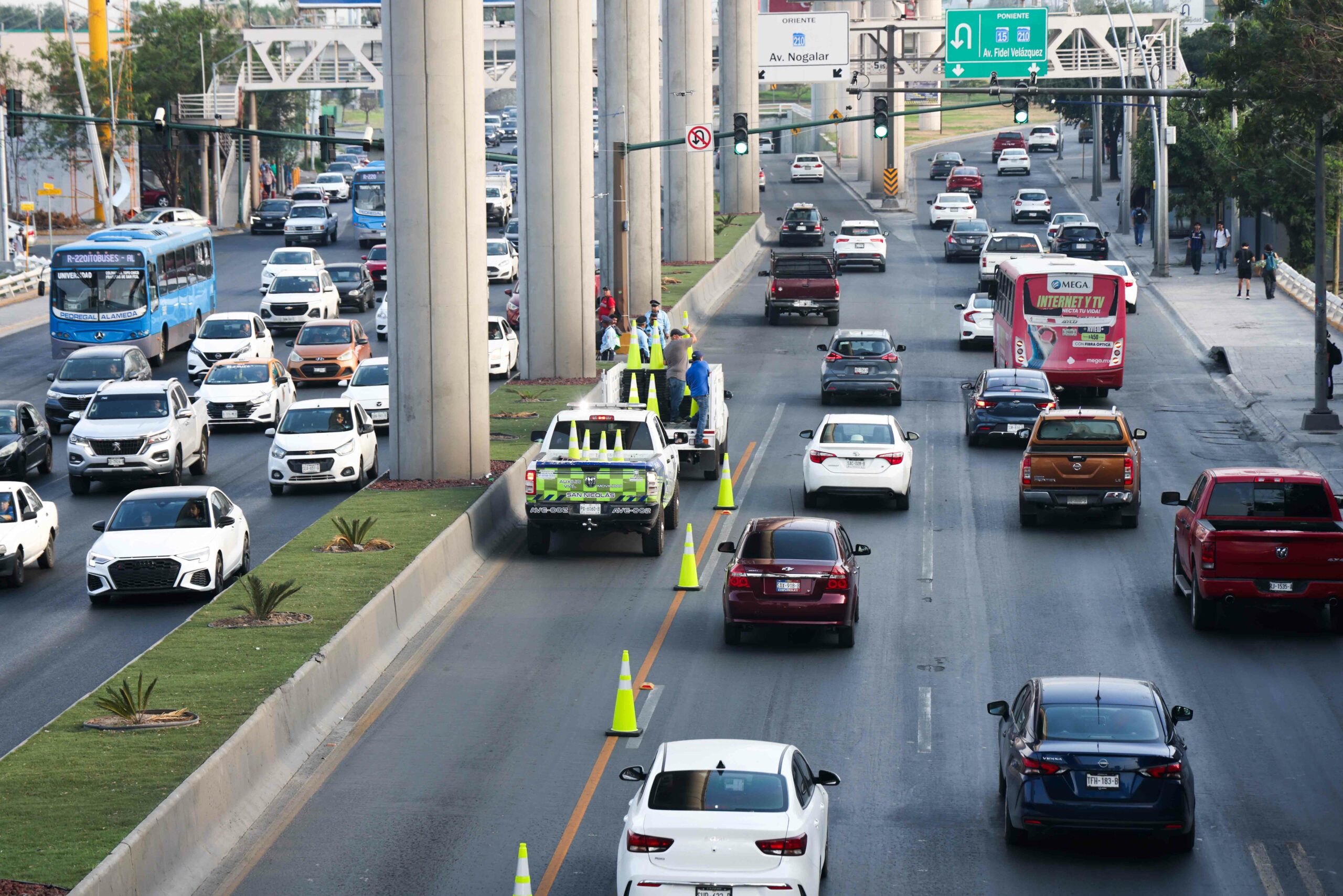 Instala San Nicolás primer contraflujo semaforizado en Av. Universidad Instala San Nicolás primer contraflujo semaforizado en Av. Universidad
