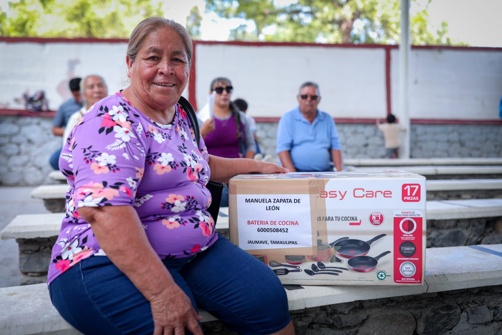 Cumplen Américo Villarreal y María de Villarreal a las familias de Jaumave Cumplen Américo Villarreal y María de Villarreal a las familias de Jaumave