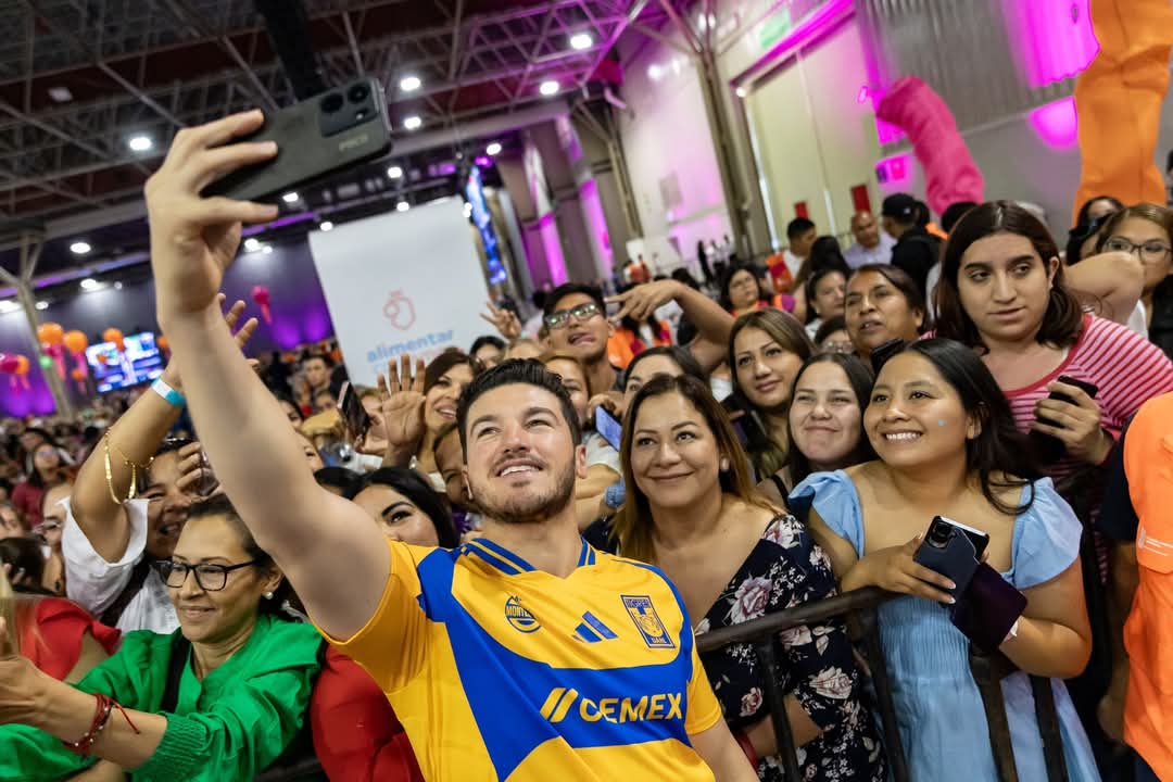 Samuel García celebra con miles de madres en “Amar a Mamá” ; una fiesta inolvidable para Nuevo León Samuel García celebra con miles de madres en “Amar a Mamá” ; una fiesta inolvidable para Nuevo León