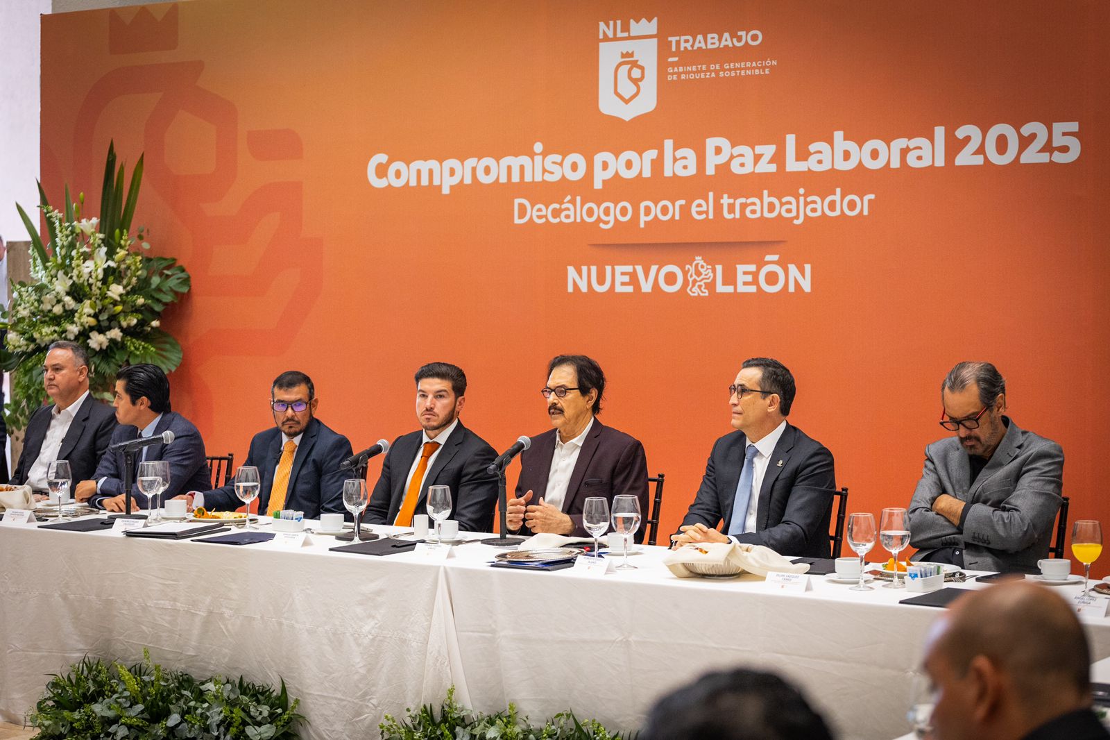 Problemas de transporte público viene de gobiernos pasados: Ismael Flores Problemas de transporte público viene de gobiernos pasados: Ismael Flores