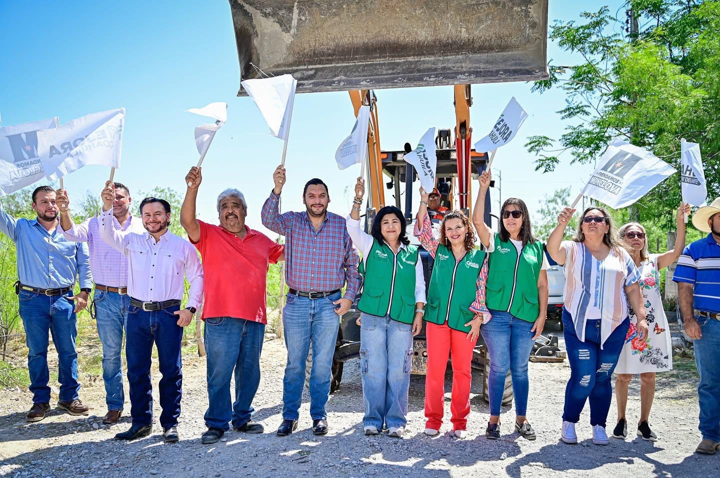 Carlos Villarreal arranca obra de red de agua potable en Brisas del Río Carlos Villarreal arranca obra de red de agua potable en Brisas del Río