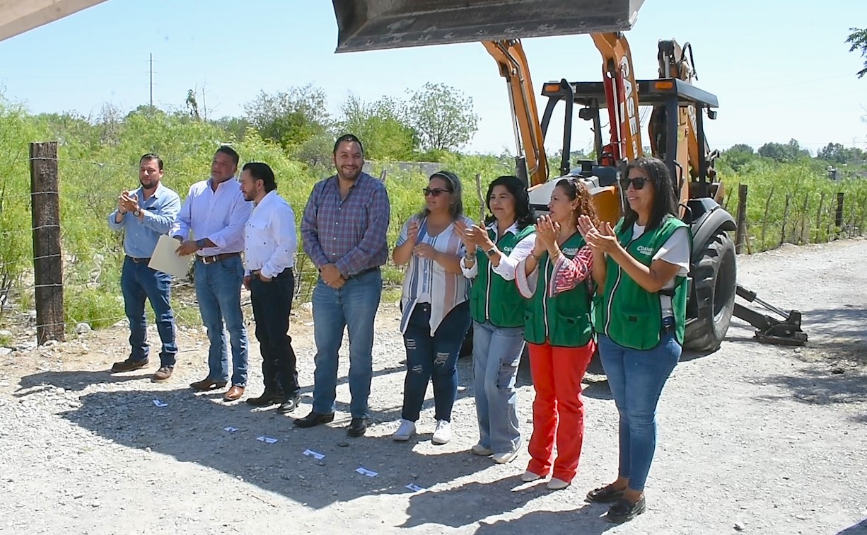 Inicia Carlos Villarreal con obras de red de agua potable en colonia Brisas del Río tras 40 años de abandono Inicia Carlos Villarreal con obras de red de agua potable en colonia Brisas del Río tras 40 años de abandono