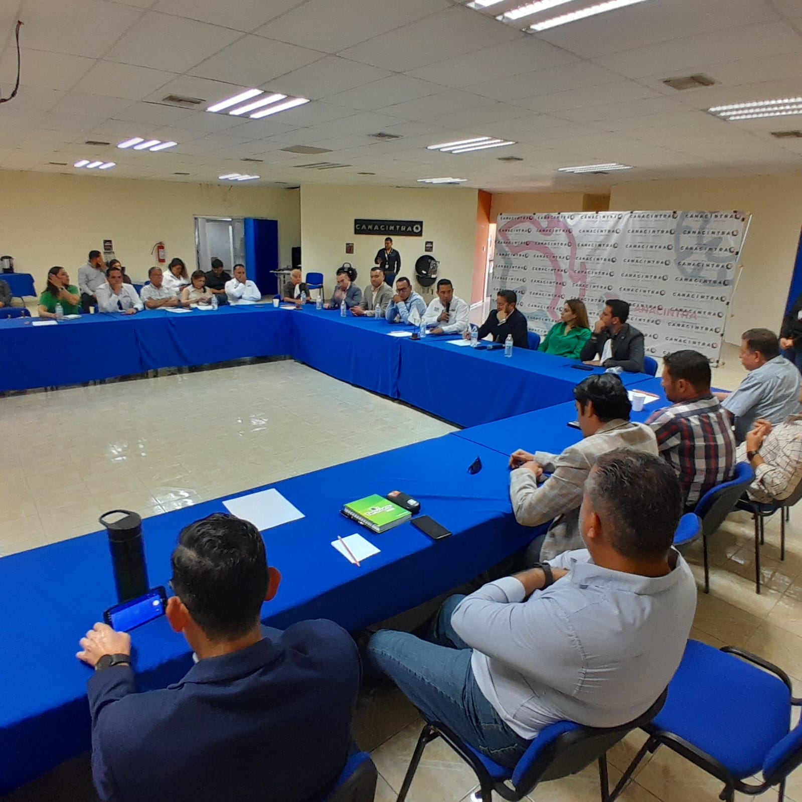 Coinciden en peticiones y propuestas , empresarios de Canacintra con Raúl Meraz Coinciden en peticiones y propuestas , empresarios de Canacintra con Raúl Meraz