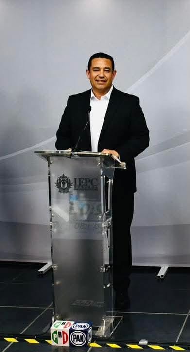 Raúl Meraz presenta las mejores propuestas en el debate por la Alcaldía Raúl Meraz presenta las mejores propuestas en el debate por la Alcaldía