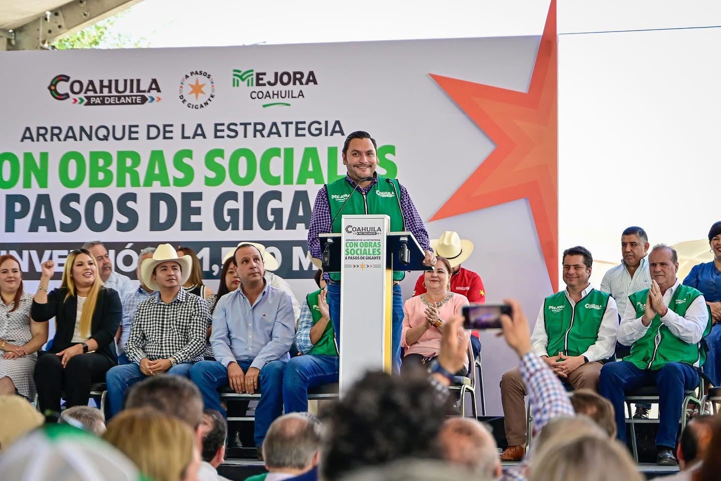 Manolo Jiménez y Carlos Villarreal arrancan Obras Sociales a Pasos de Gigante Manolo Jiménez y Carlos Villarreal arrancan Obras Sociales a Pasos de Gigante