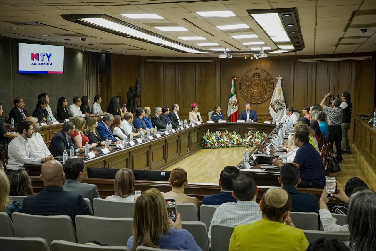 Promueve Adrián de la Garza acceso a la educación media y superior a través de convenio de becas Promueve Adrián de la Garza acceso a la educación media y superior a través de convenio de becas