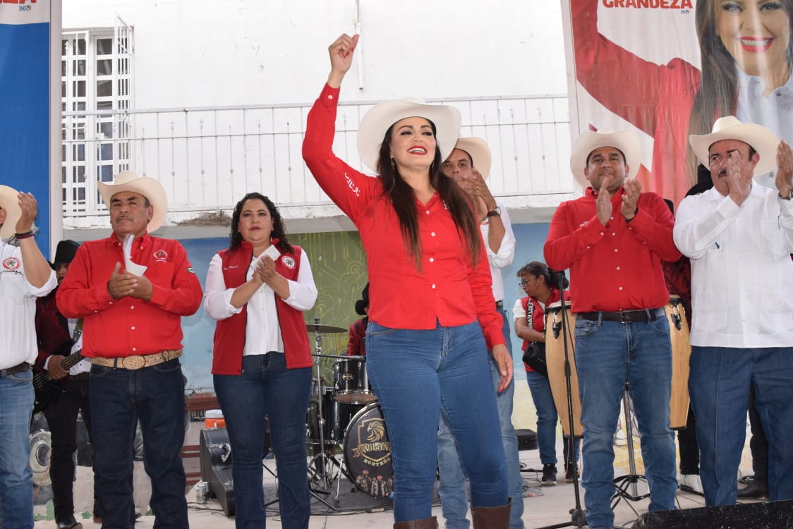 Susy Torrecillas se comprometió a construir la carretera de Juan E. García a Vicente Suárez Susy Torrecillas se comprometió a construir la carretera de Juan E. García a Vicente Suárez