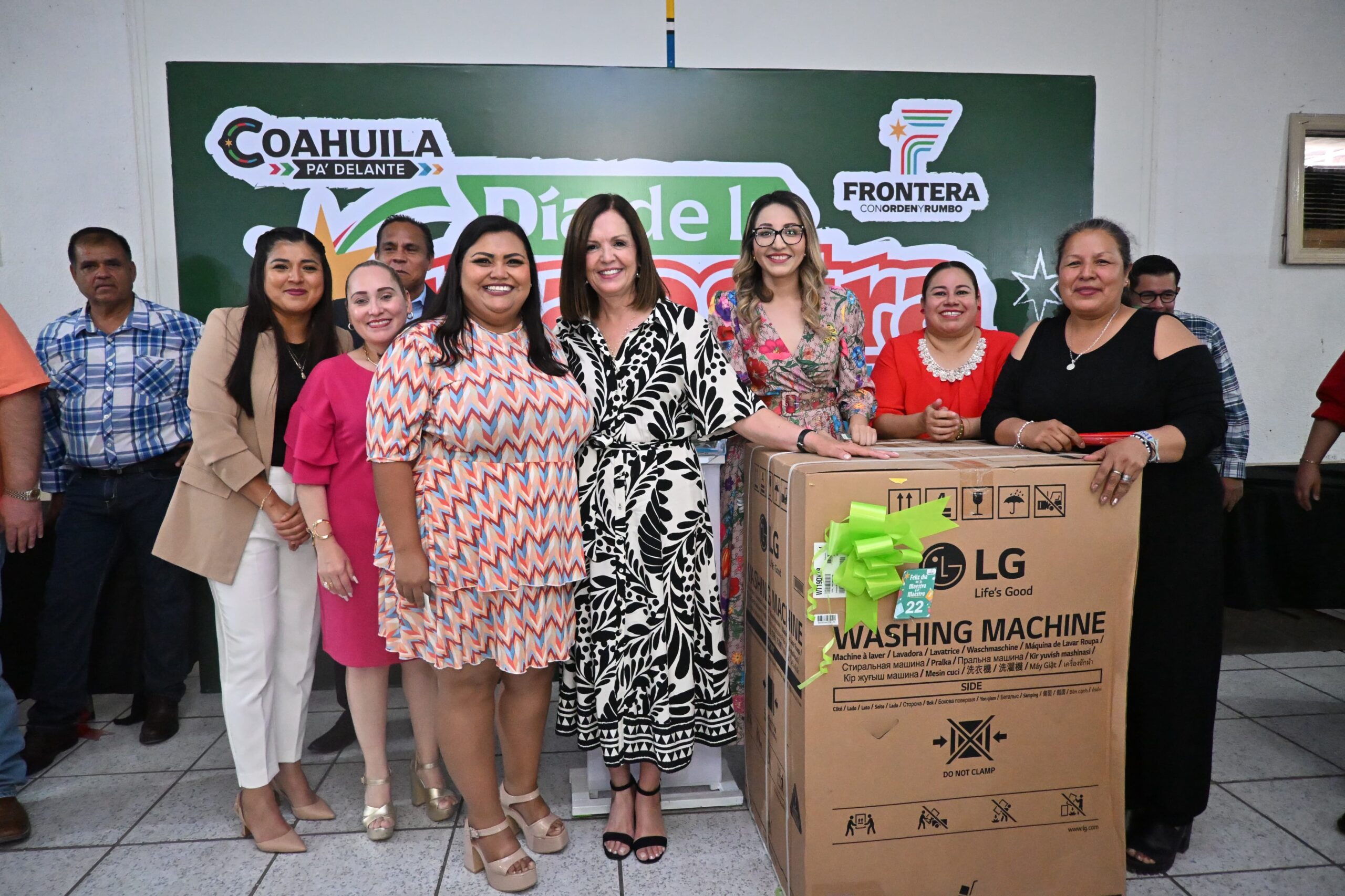 Sari Pérez encabeza festejo a las y los maestros de Frontera Sari Pérez encabeza festejo a las y los maestros de Frontera