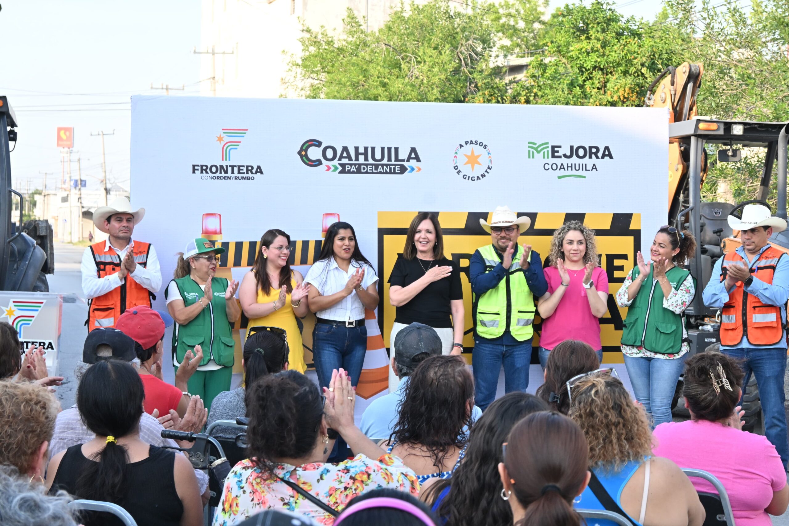 Sari Pérez da banderazo al recarpeteo en la calle Progreso de la Zona Centro Sari Pérez da banderazo al recarpeteo en la calle Progreso de la Zona Centro