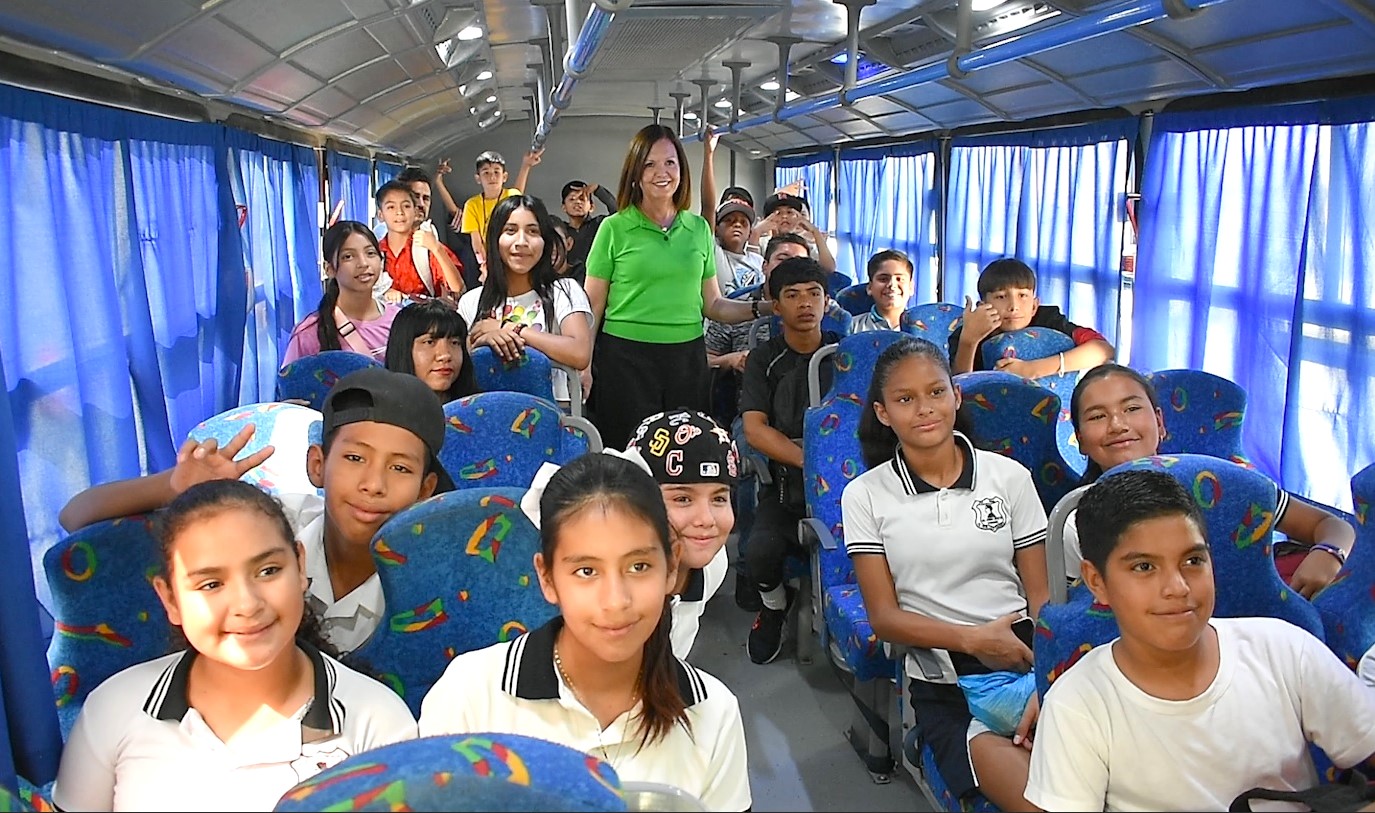 Apoya Sari Pérez a niños de Frontera que representan a la región centro en la Olimpiada Estatal del Deporte Escolar Apoya Sari Pérez a niños de Frontera que representan a la región centro en la Olimpiada Estatal del Deporte Escolar