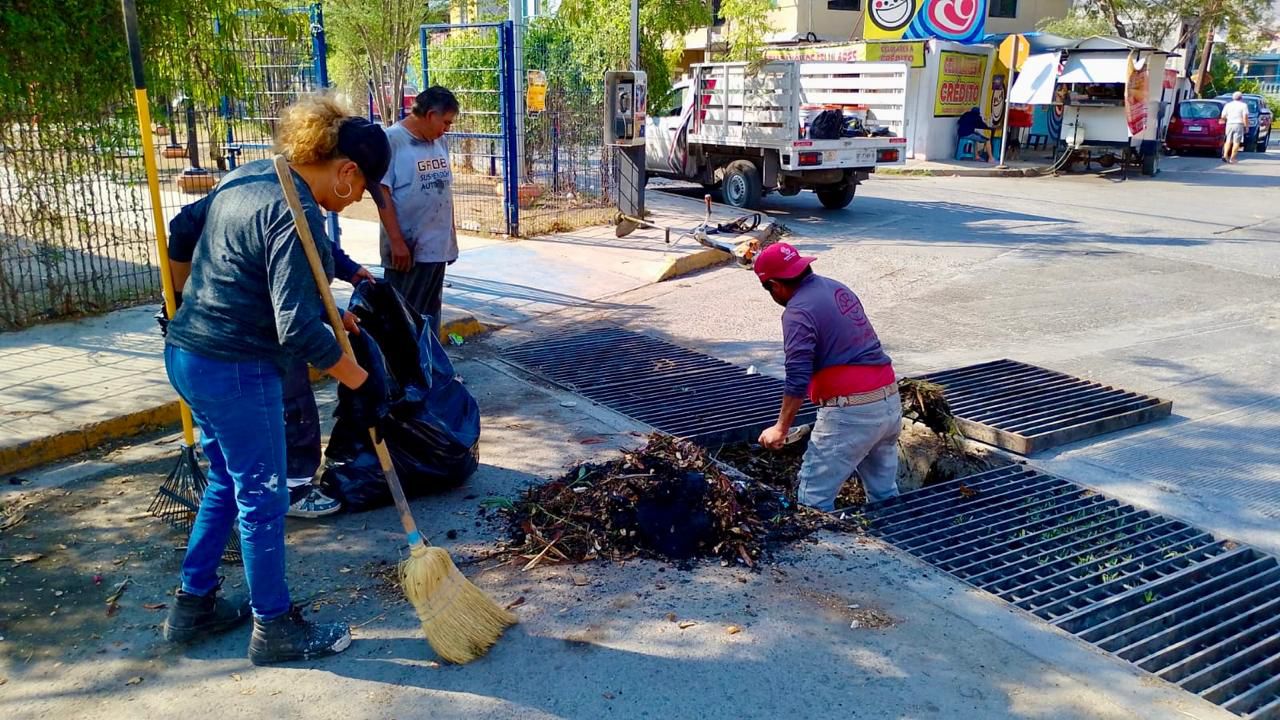 Limpian pluviales y supervisan puntos de riesgo ante pronostico de lluvias Limpian pluviales y supervisan puntos de riesgo ante pronostico de lluvias