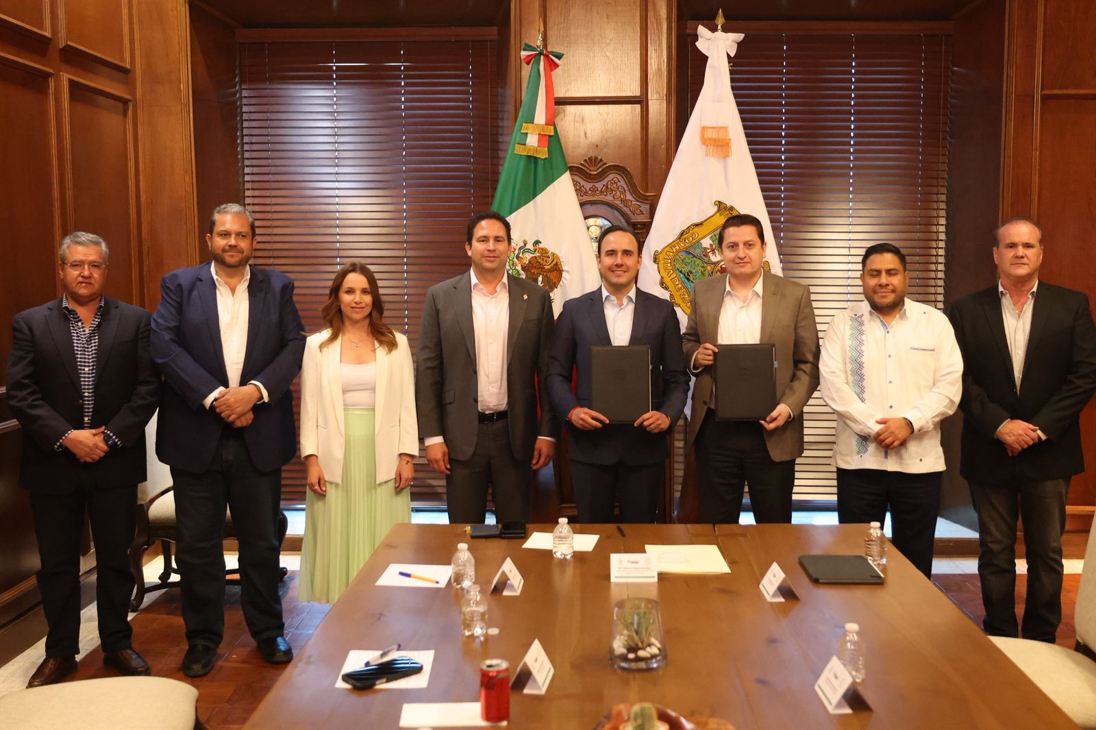 En equipo vamos a construir el tren que pasará por Coahuila: Manolo Jiménez En equipo vamos a construir el tren que pasará por Coahuila: Manolo Jiménez