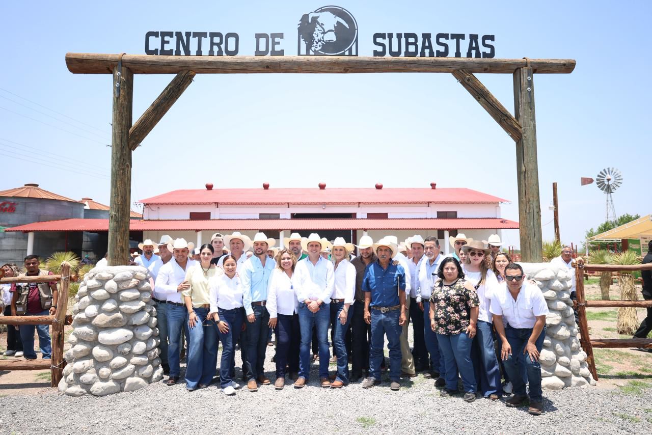 Entrega Manolo Jiménez 400 toros a productores de Coahuila Entrega Manolo Jiménez 400 toros a productores de Coahuila