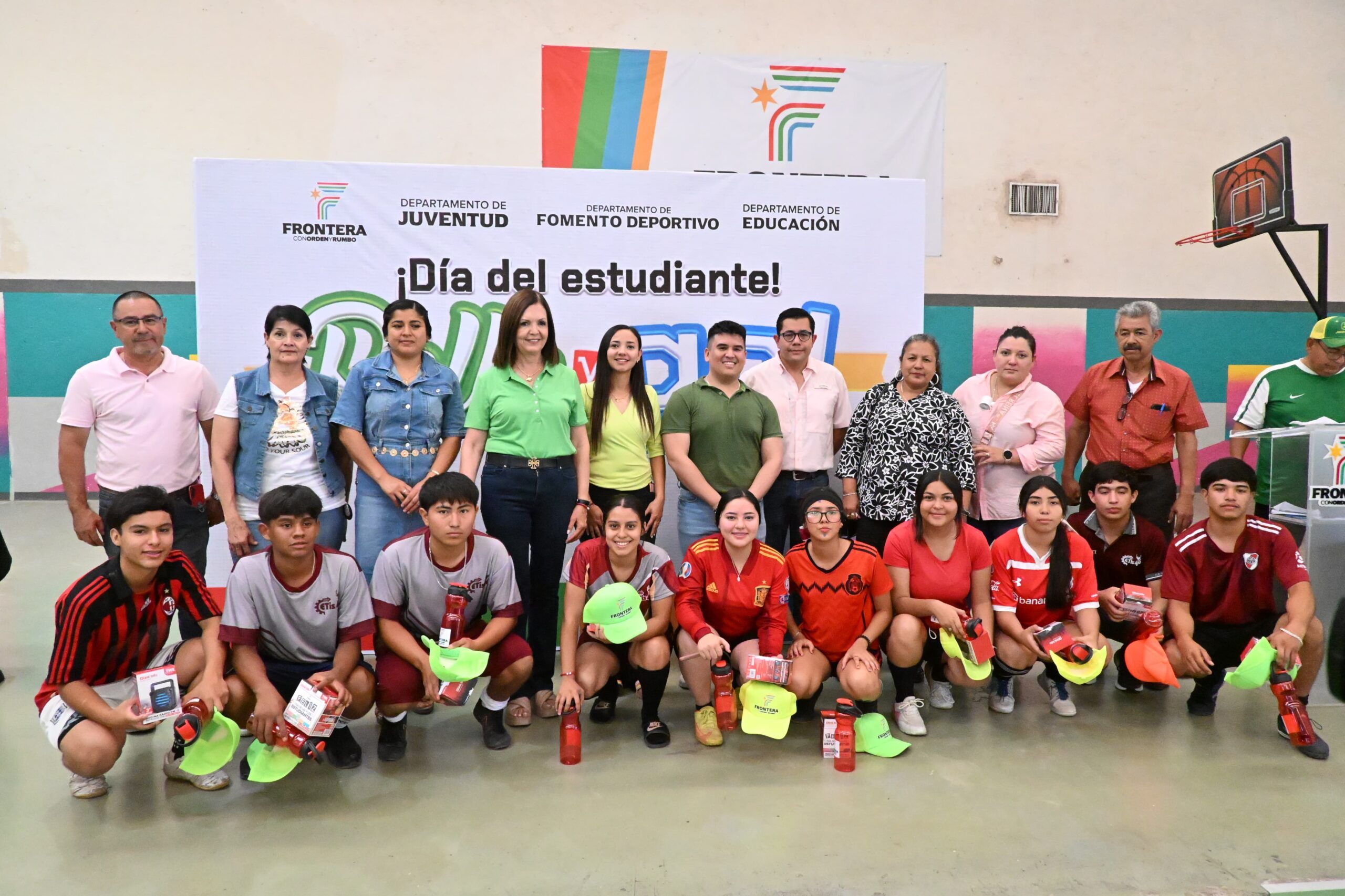 ¡Frontera celebra a sus estudiantes con energía, deporte y entusiasmo! ¡Frontera celebra a sus estudiantes con energía, deporte y entusiasmo!
