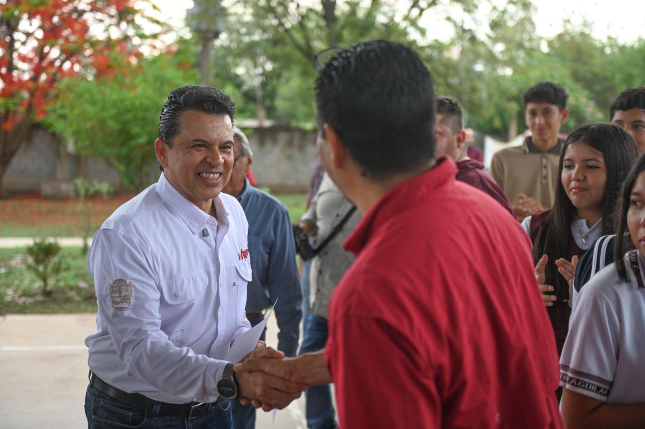 Entrega presidente Gattás aula a secundaria del ejido La Presa Entrega presidente Gattás aula a secundaria del ejido La Presa