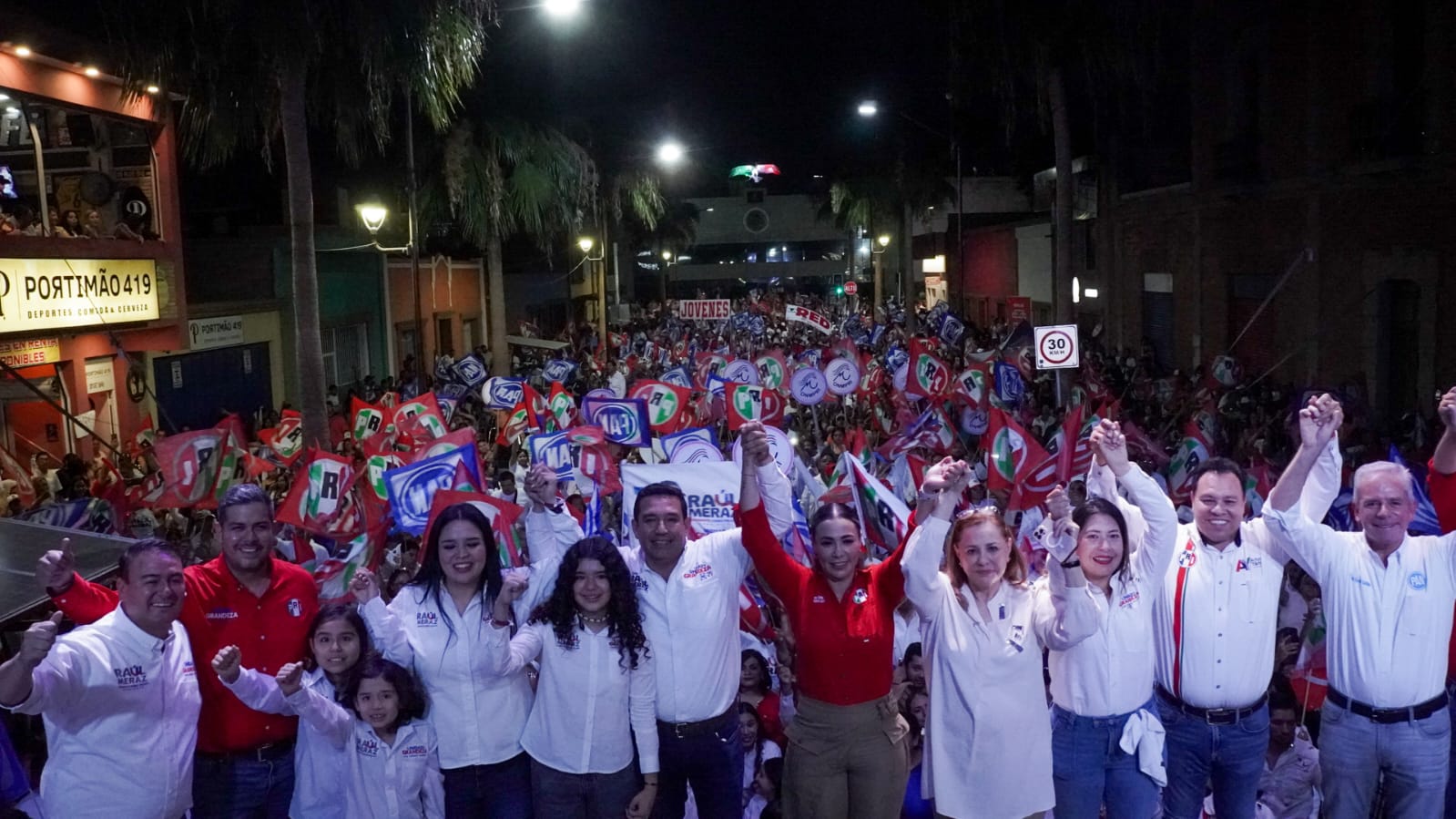 Raúl Meraz cierra campaña con respaldo de miles de gomezpalatinos Raúl Meraz cierra campaña con respaldo de miles de gomezpalatinos