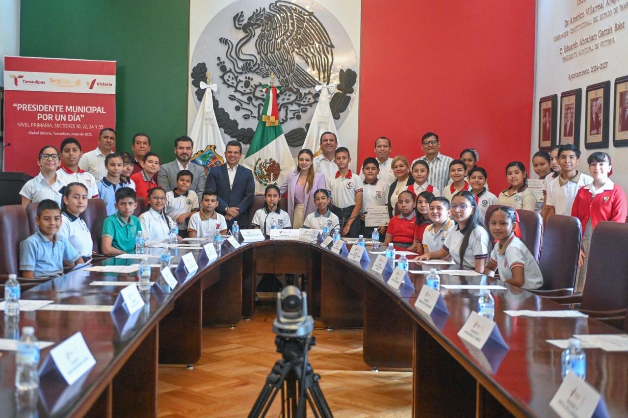 Viven 24 alumnos experiencia como Presidente y Regidores de Victoria Viven 24 alumnos experiencia como Presidente y Regidores de Victoria