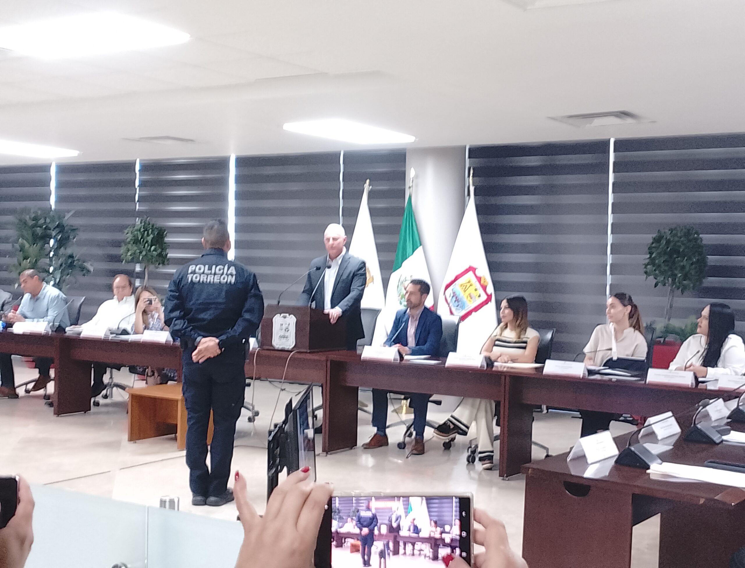 Ratifican nombramiento de Alfredo Flores Originales Director de la DSPM Torreón Ratifican nombramiento de Alfredo Flores Originales Director de la DSPM Torreón