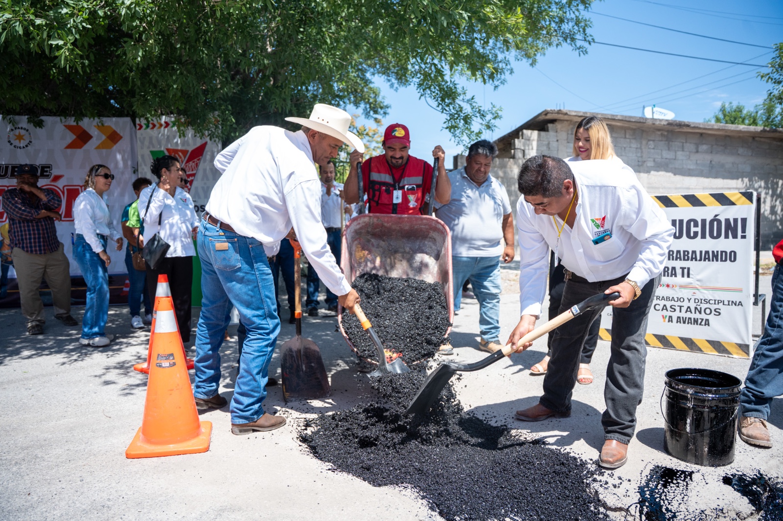 Inicia Yesica programa de bacheo en Castaños Inicia Yesica programa de bacheo en Castaños