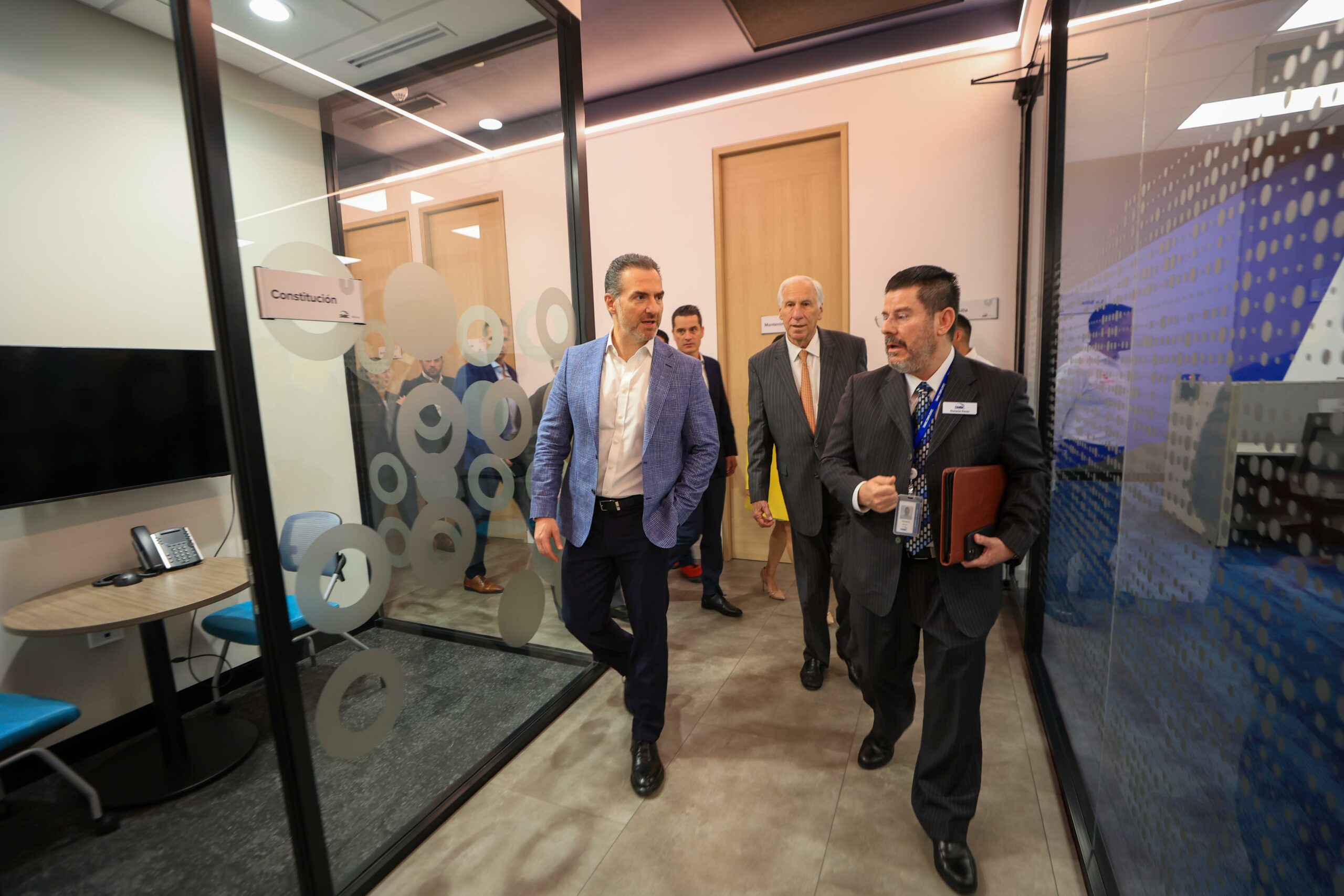 Inaugura Adrián de la Garza oficina de empresa financiera internacional Inaugura Adrián de la Garza oficina de empresa financiera internacional