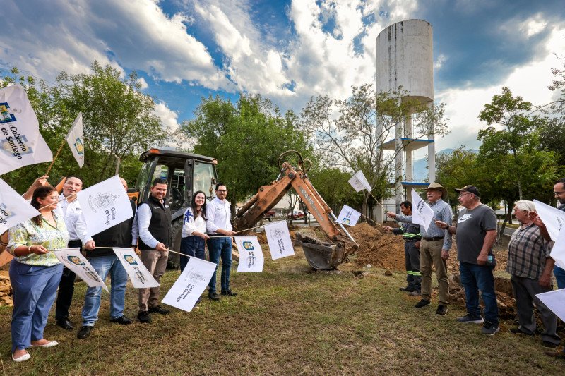 David de la Peña da el banderazo de arranque a la obra de ampliación del Centro DIF El Yerbaniz
