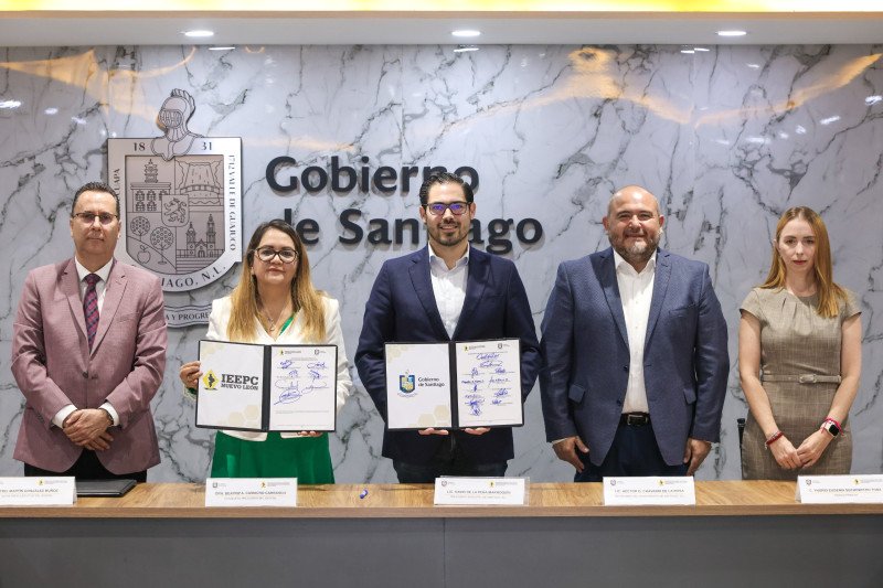 Firma David de la Peña carta compromiso con el IEEPCNL de no violencia política contra las mujeres Firma David de la Peña carta compromiso con el IEEPCNL de no violencia política contra las mujeres